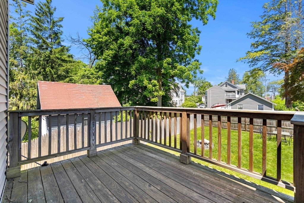 21 Carleton Ave