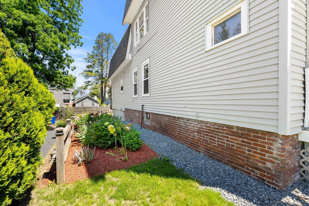 21 Carleton Ave