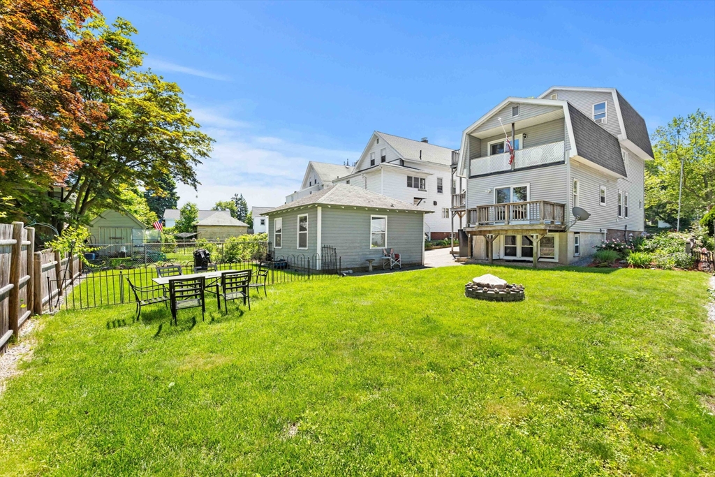 21 Carleton Ave