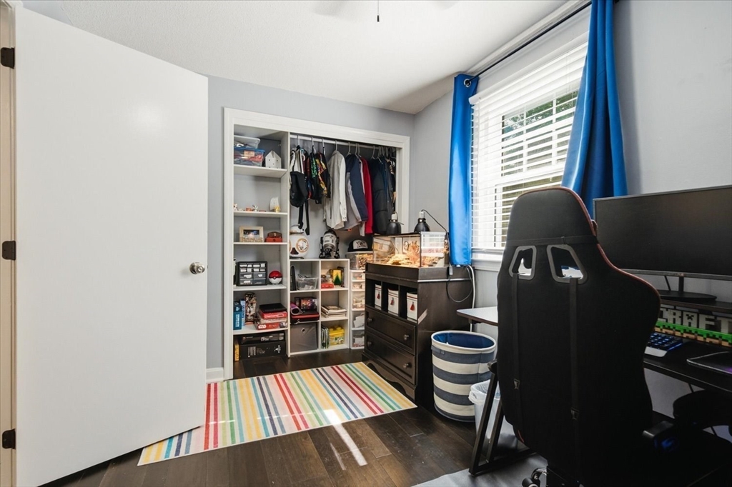 10 Buttonwood Rd