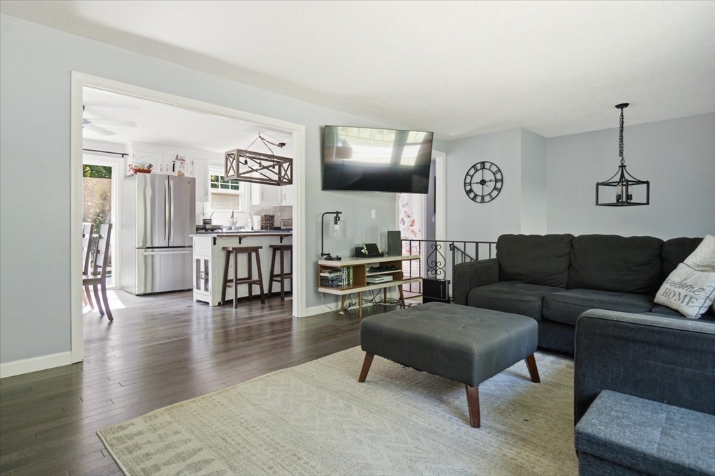 10 Buttonwood Rd