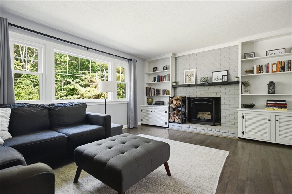 10 Buttonwood Rd