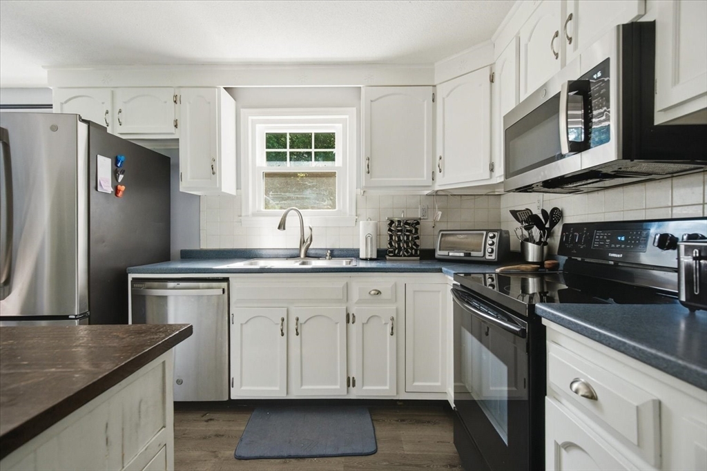 10 Buttonwood Rd