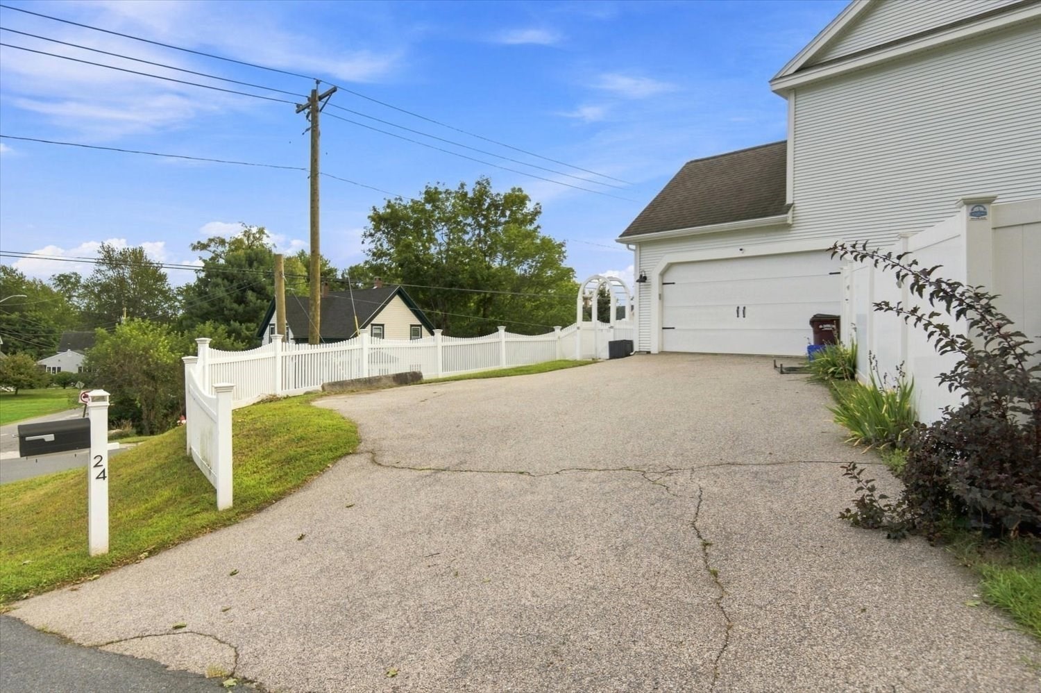 24 Monroe St