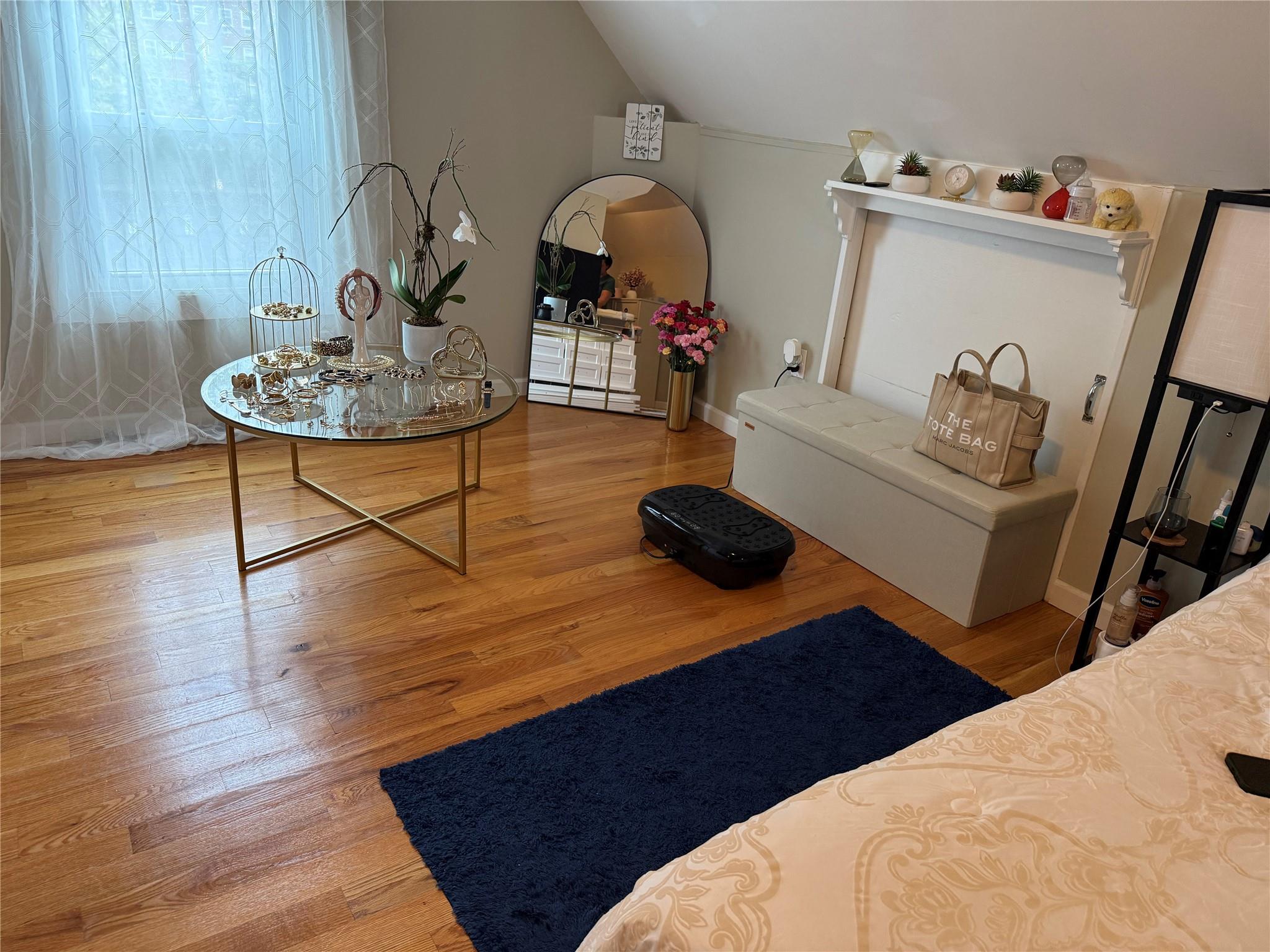 106 Jackson Avenue Unit: 2nd Fl