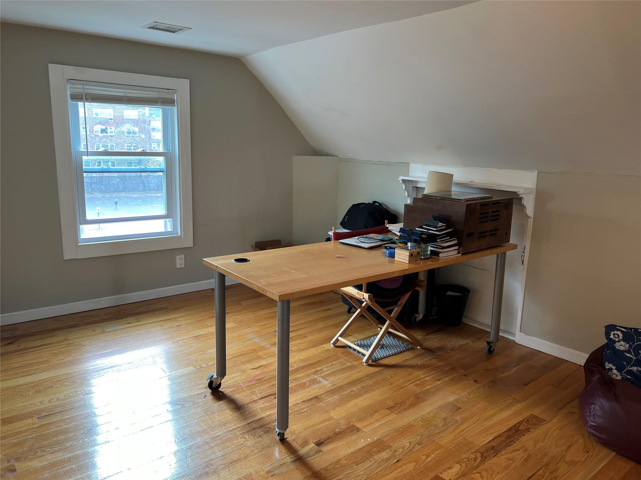 106 Jackson Avenue Unit: 2nd Fl