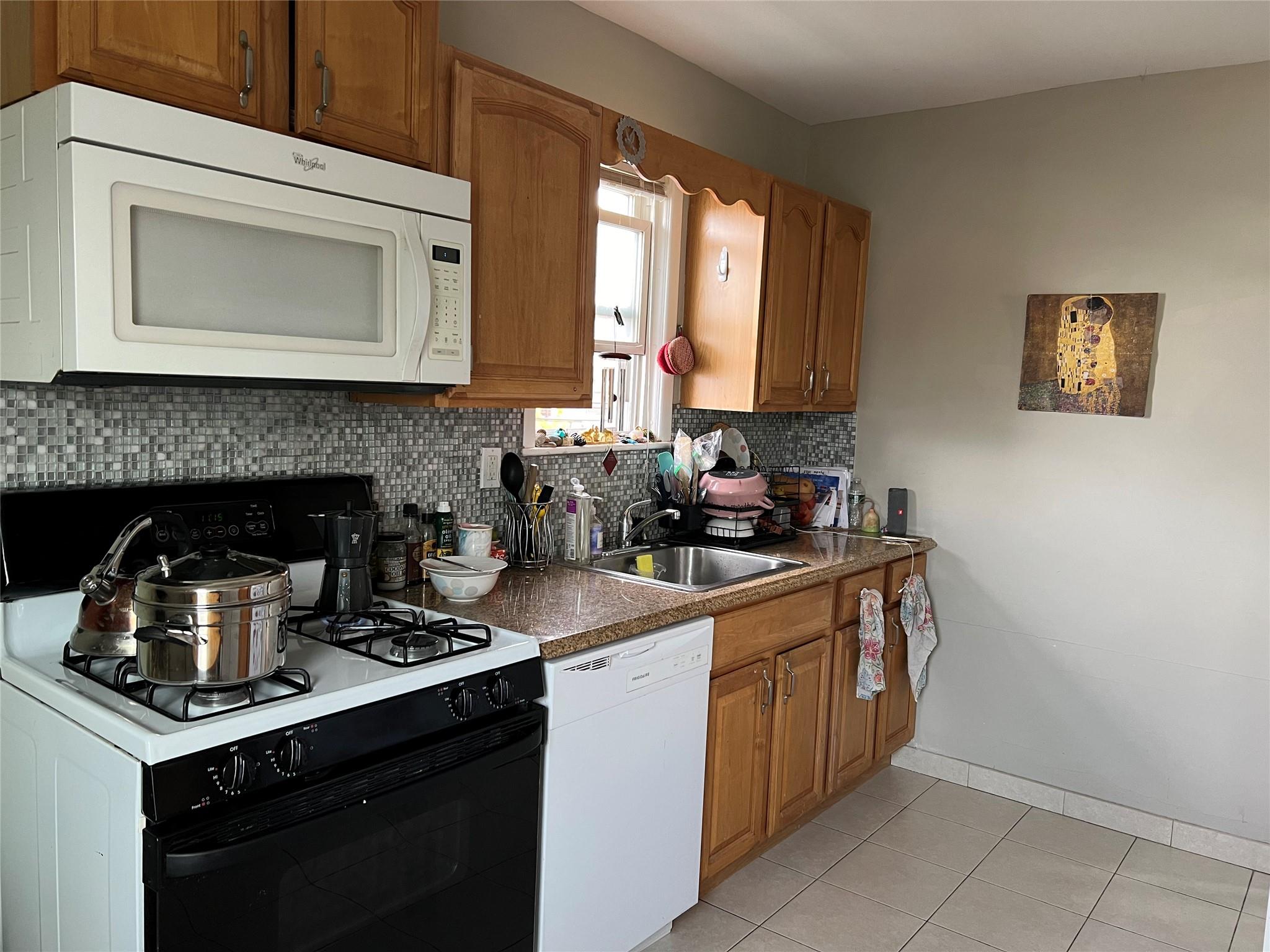 106 Jackson Avenue Unit: 2nd Fl