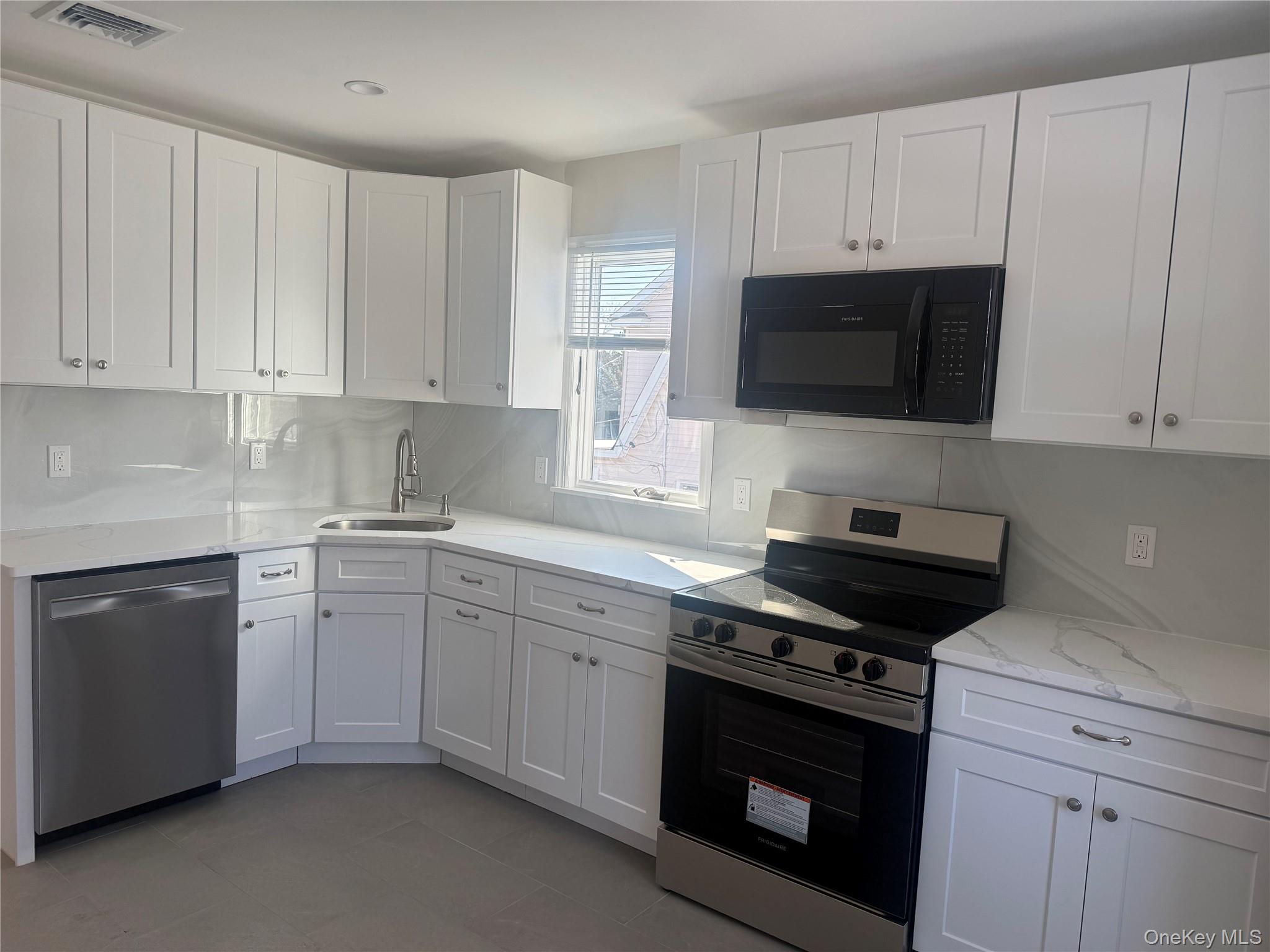 261 Wilson Avenue Unit: 2nd Floor