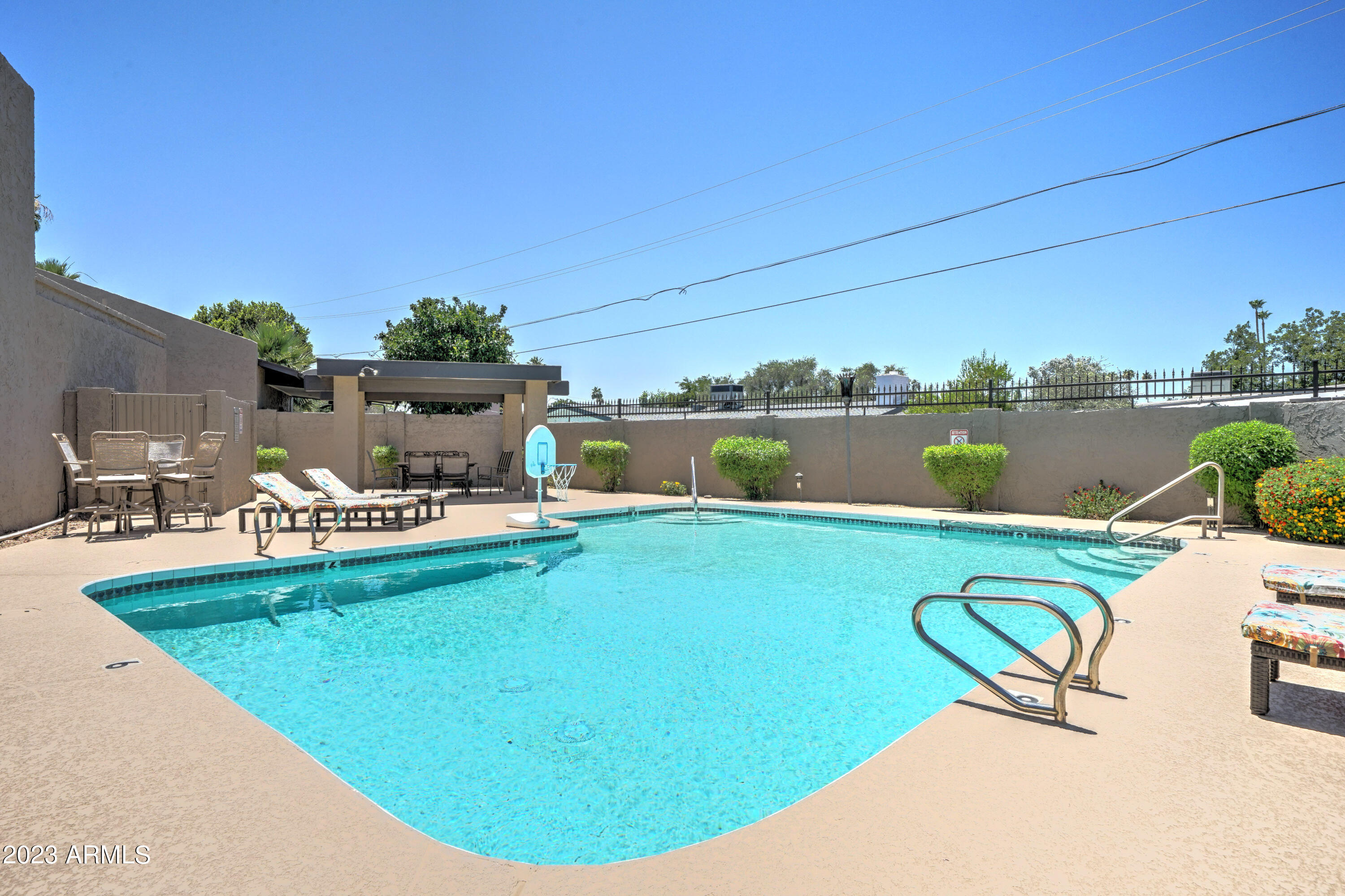 616 E MANZANITA Place