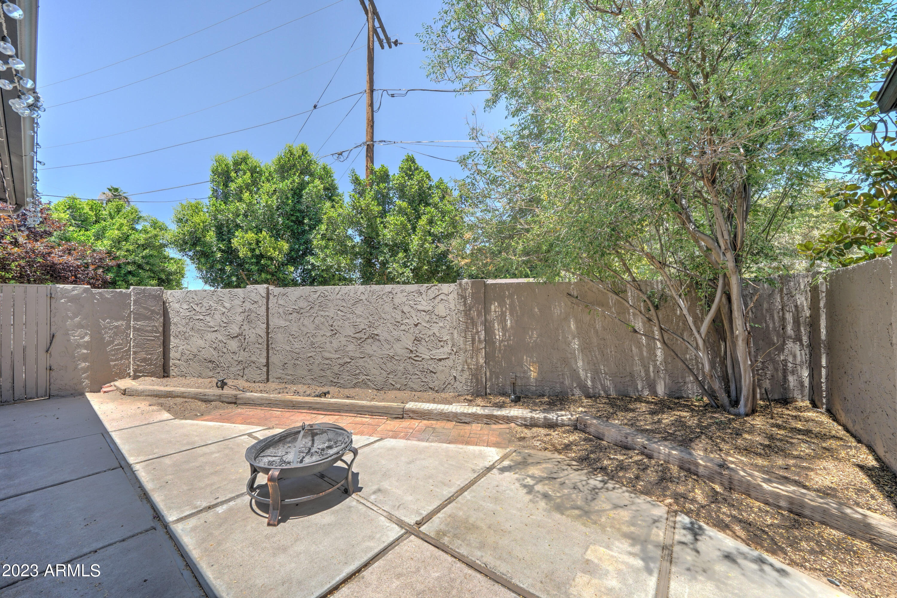616 E MANZANITA Place