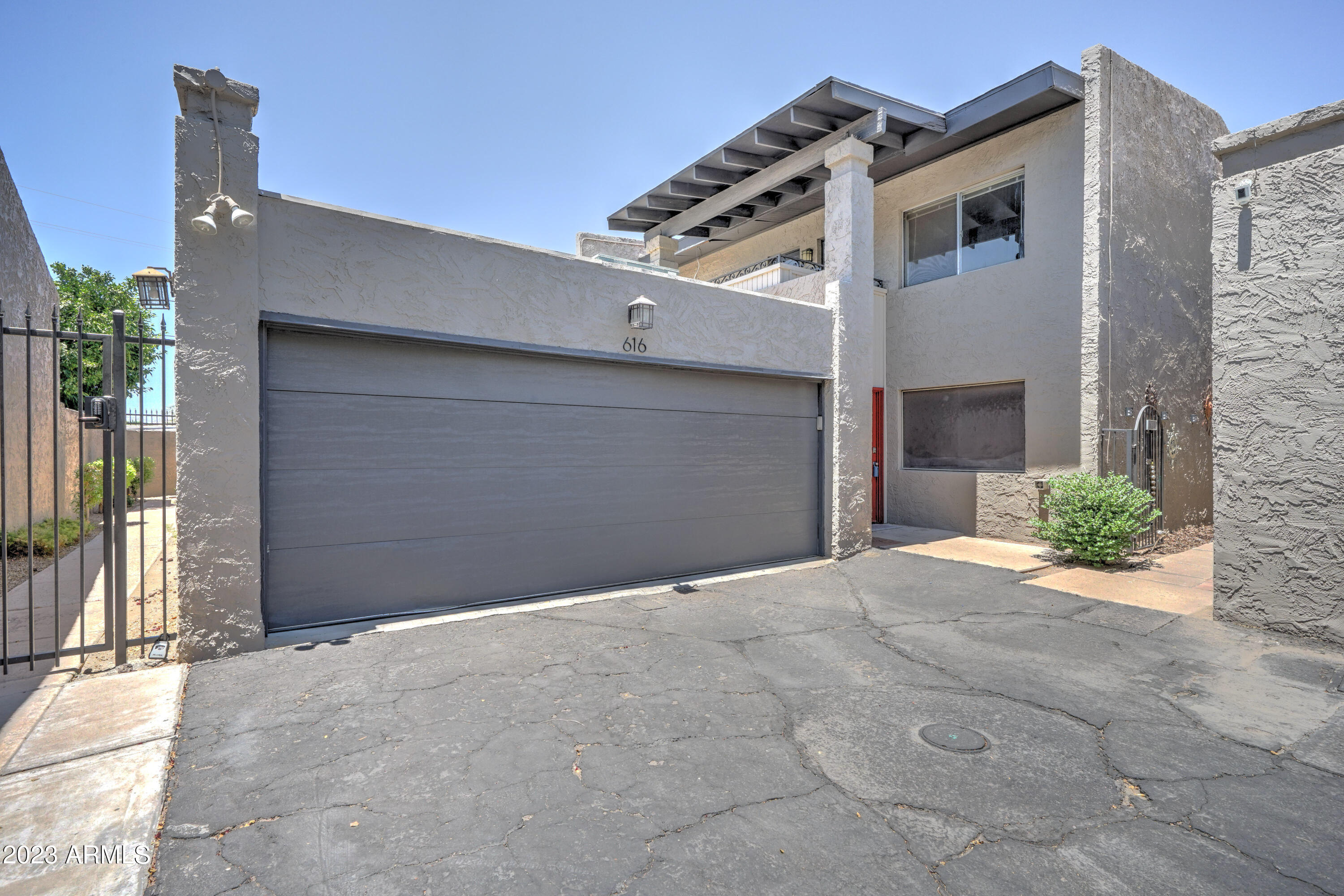 616 E MANZANITA Place