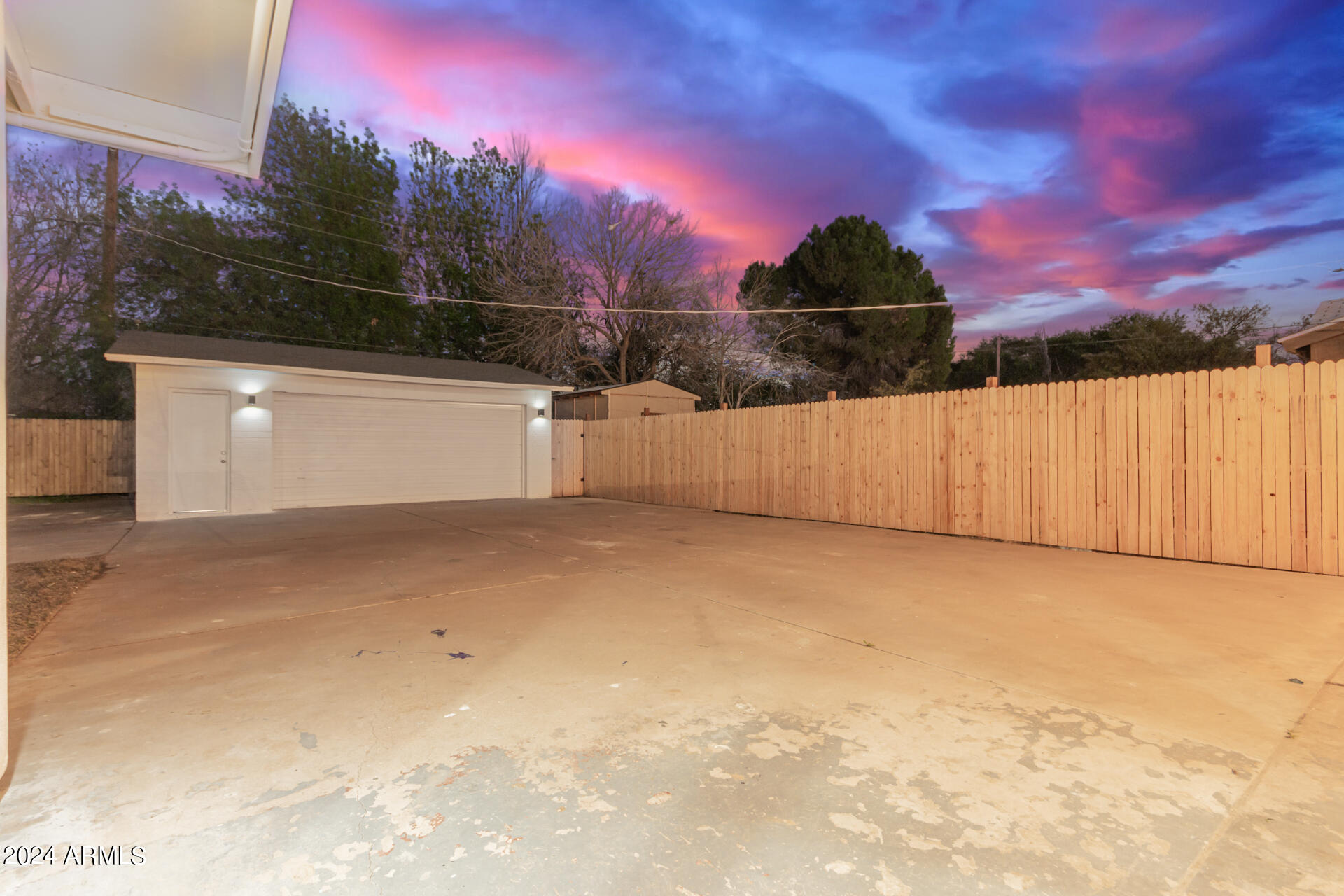 6809 N 24TH Drive