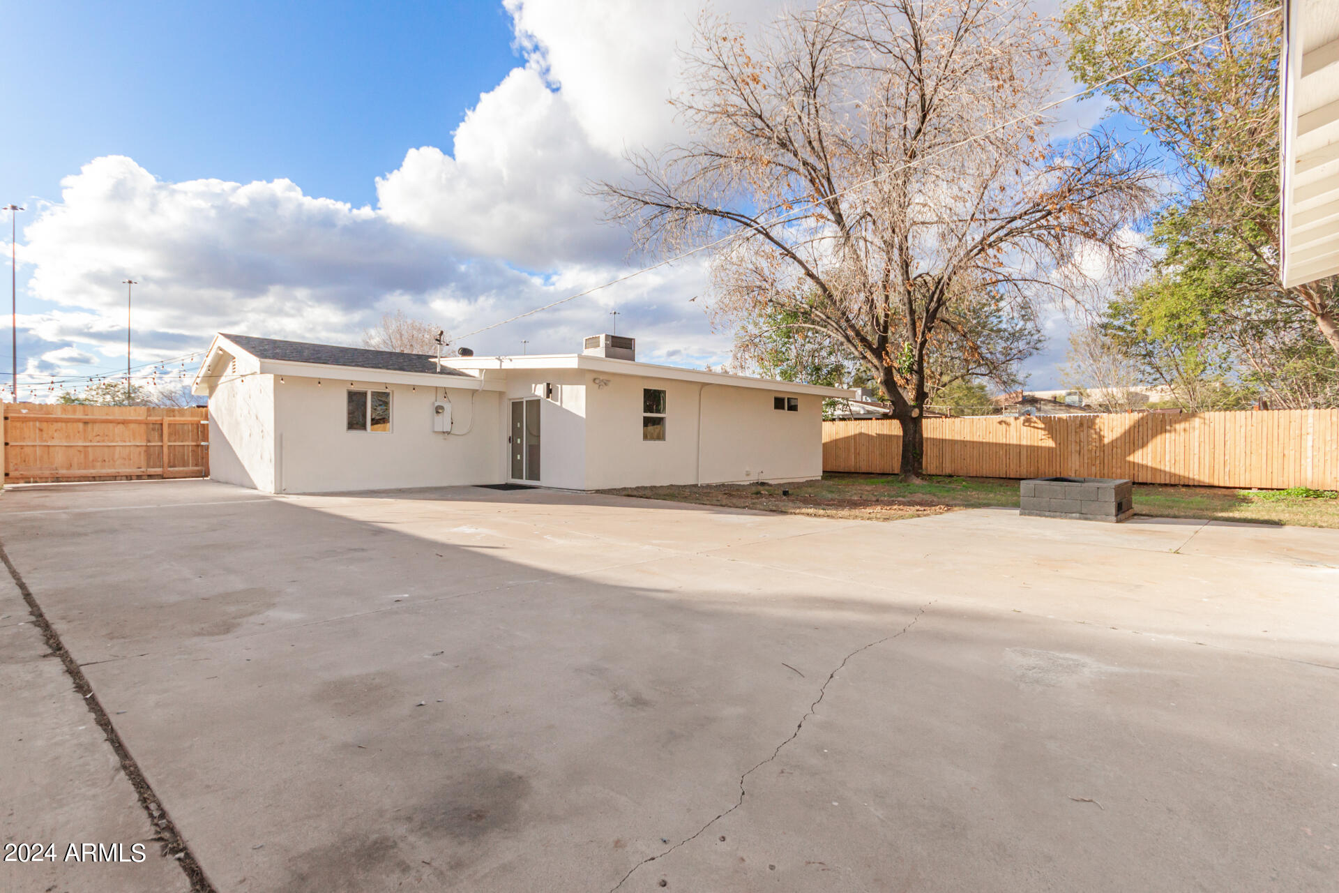 6809 N 24TH Drive