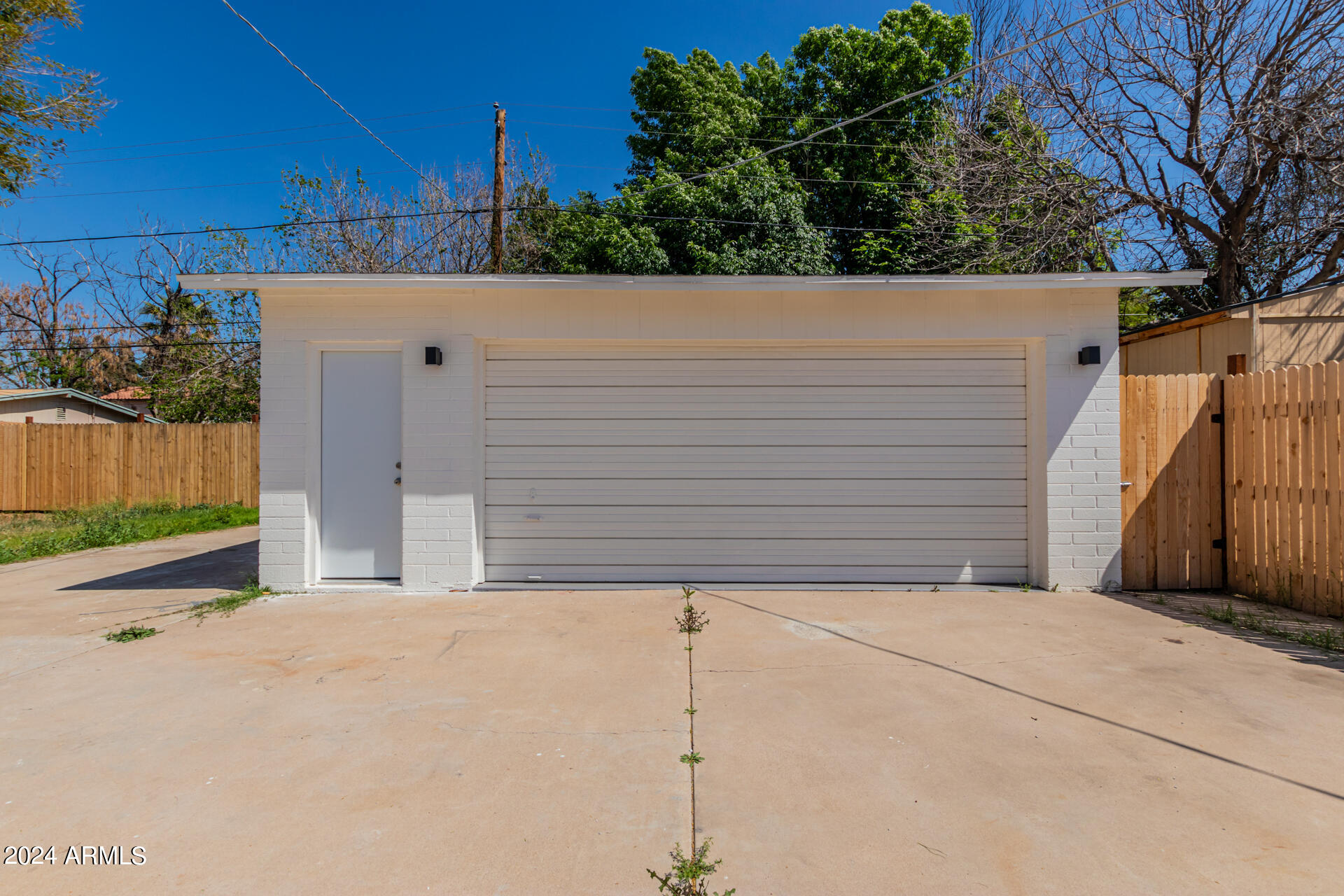 6809 N 24TH Drive