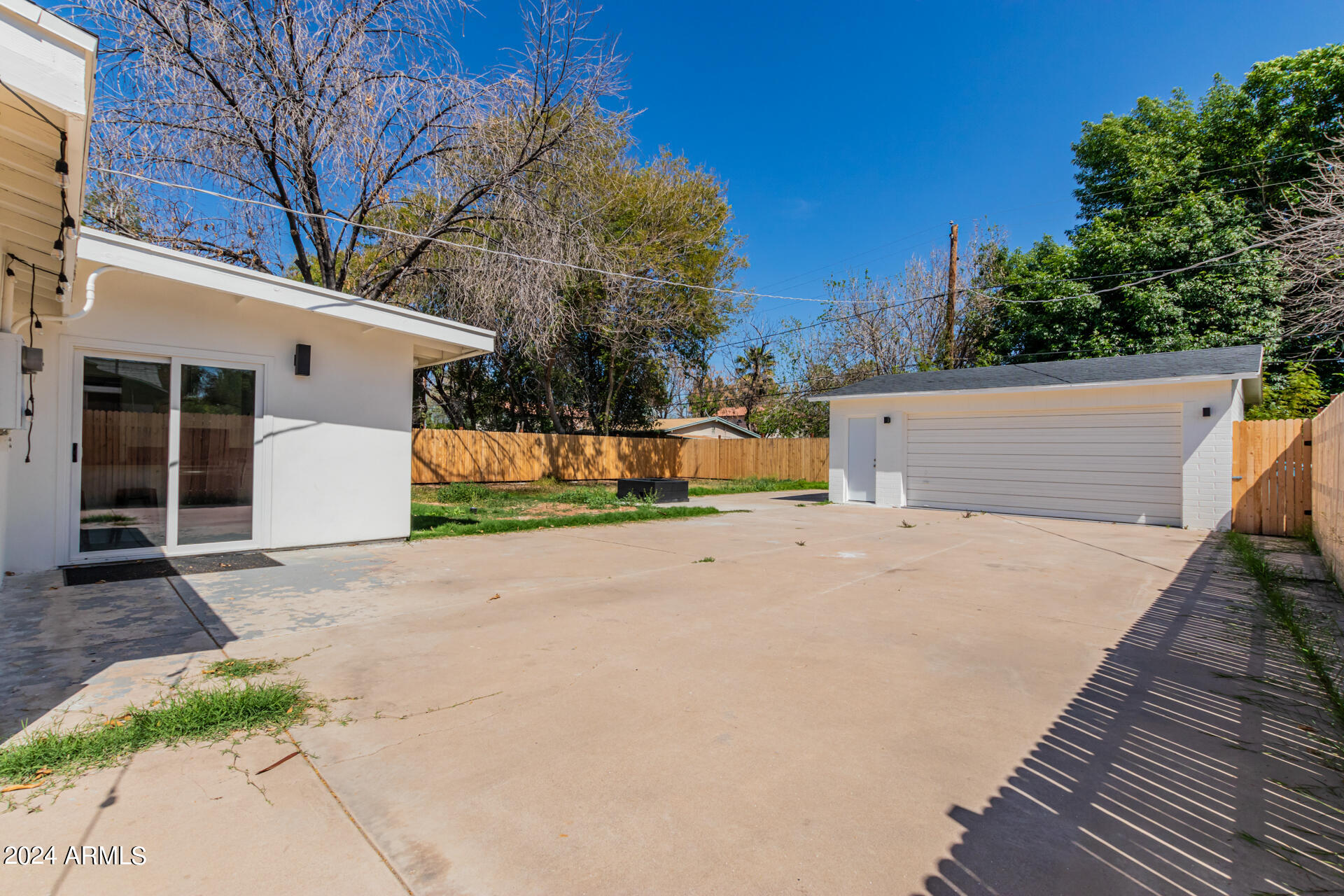 6809 N 24TH Drive