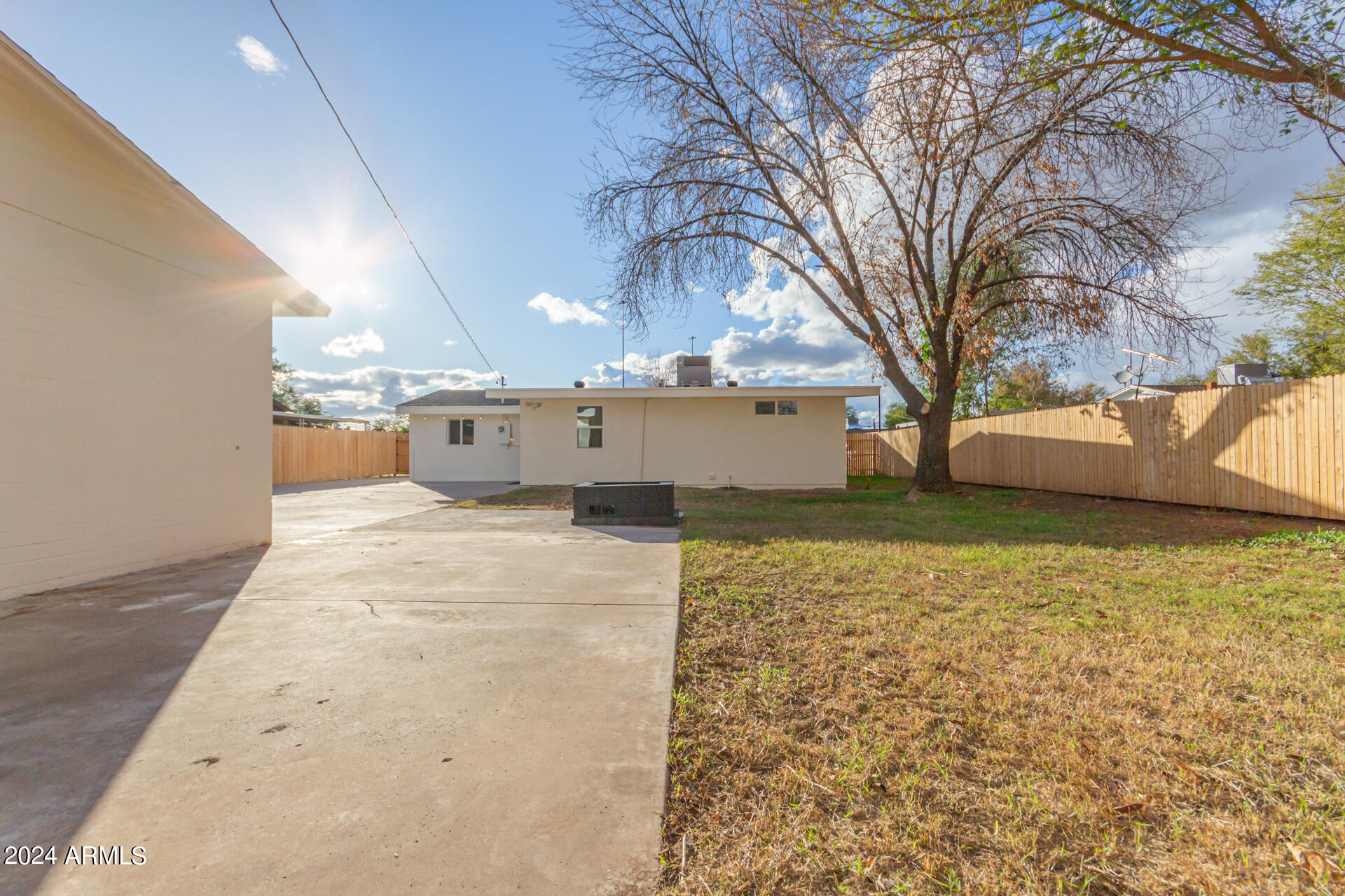 6809 N 24TH Drive