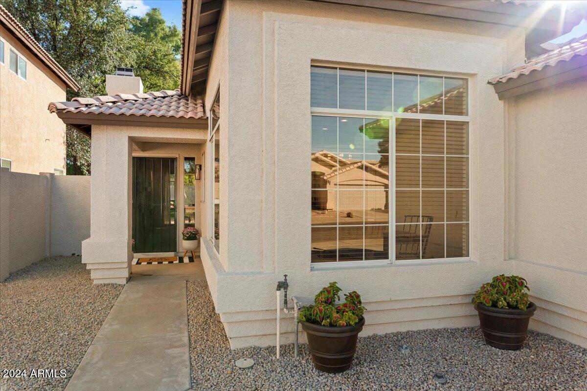 209 W HELENA Drive