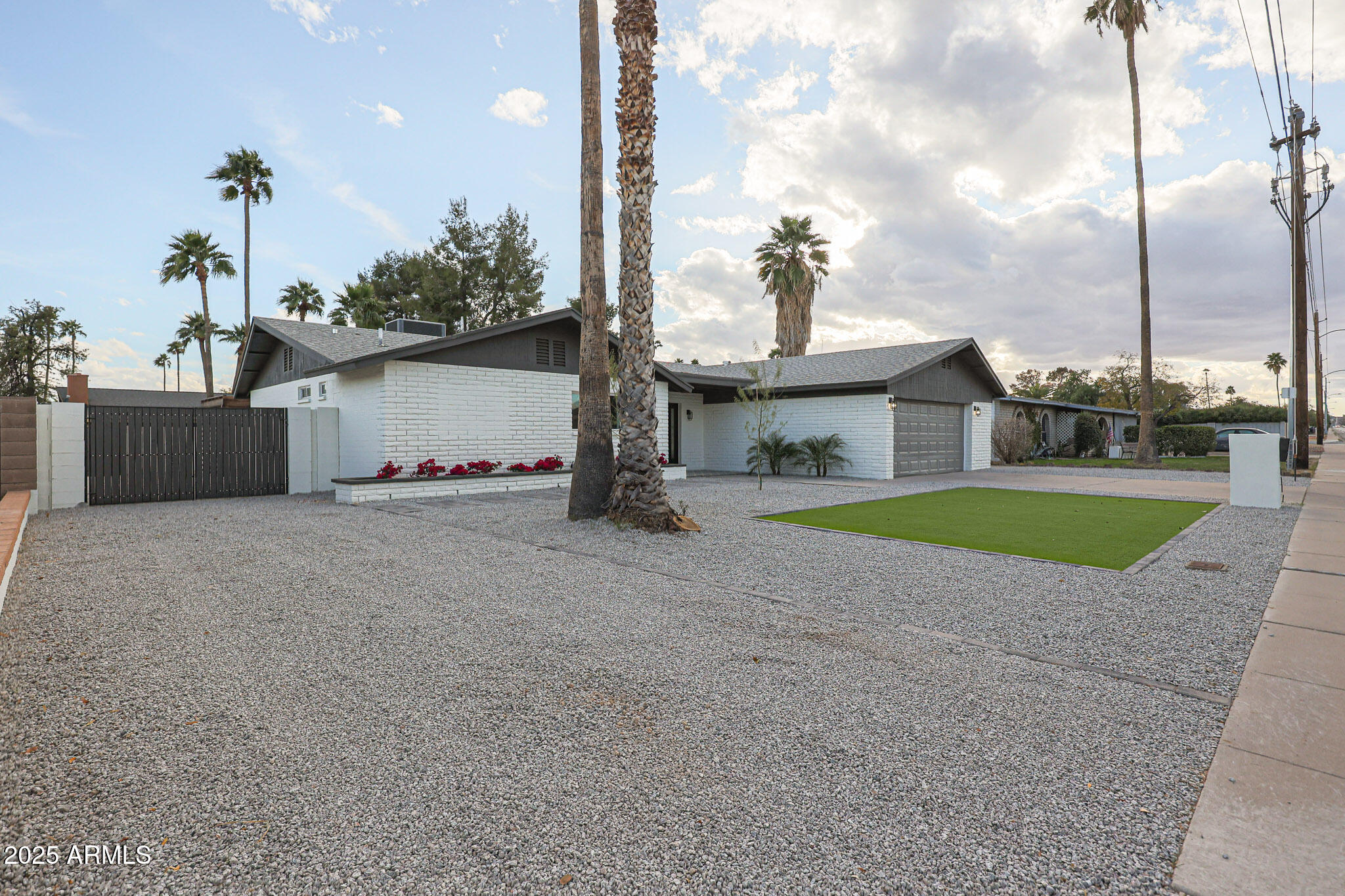3117 E SWEETWATER Avenue