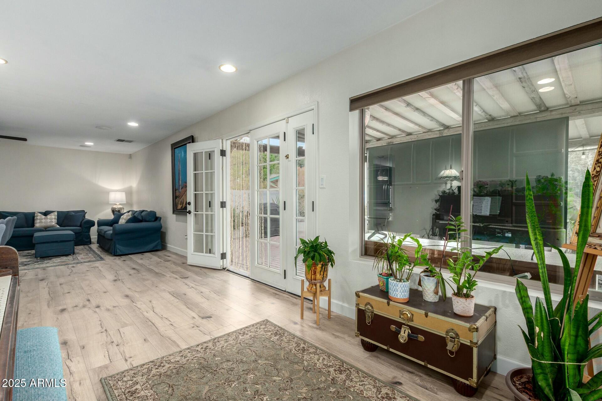 5253 E WALTANN Lane