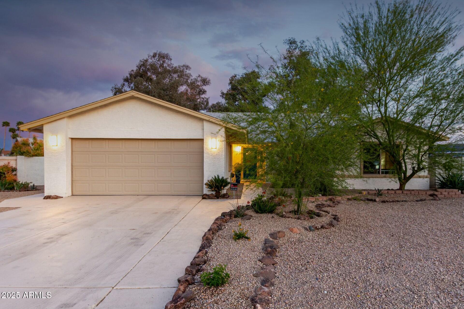 5253 E WALTANN Lane