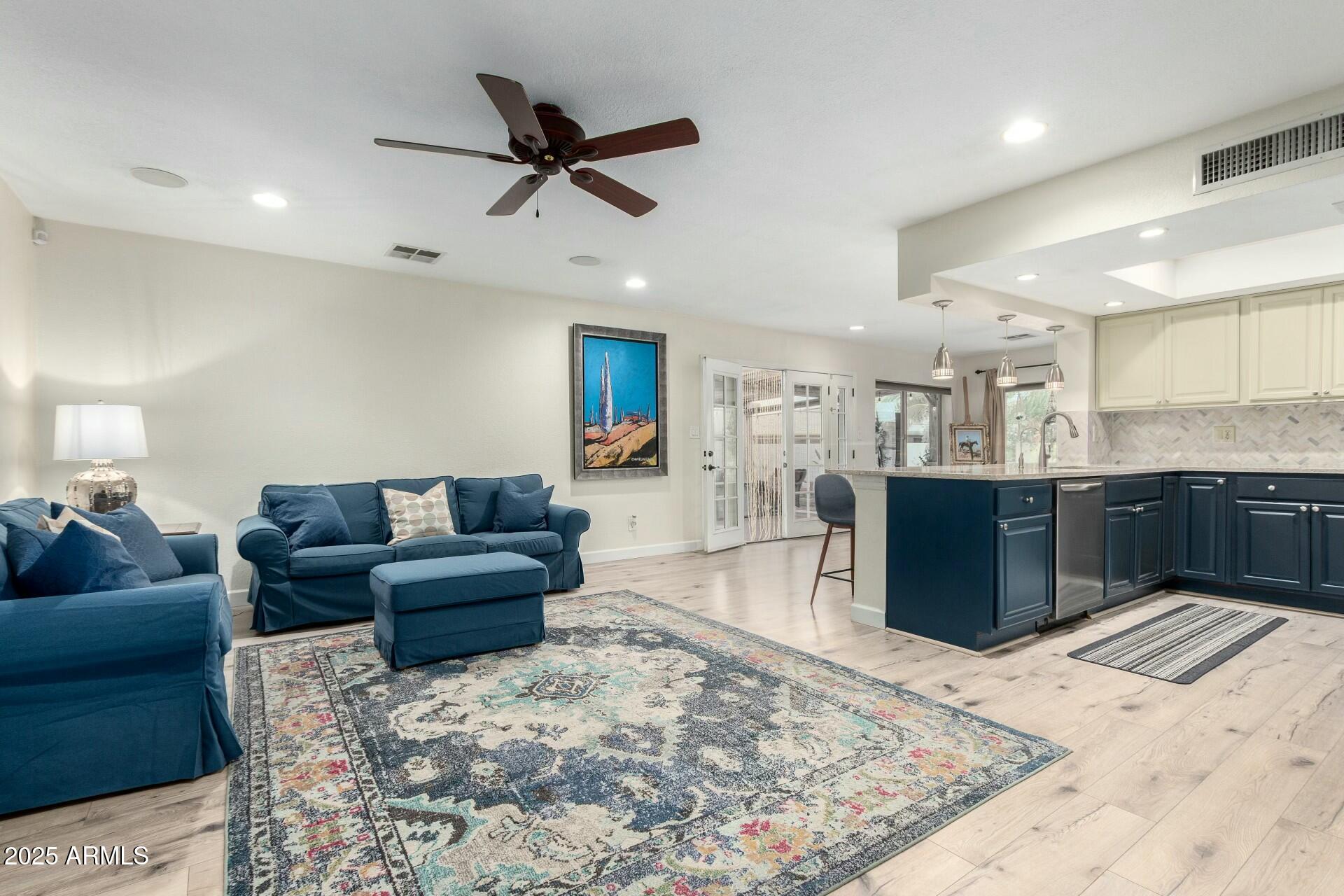 5253 E WALTANN Lane