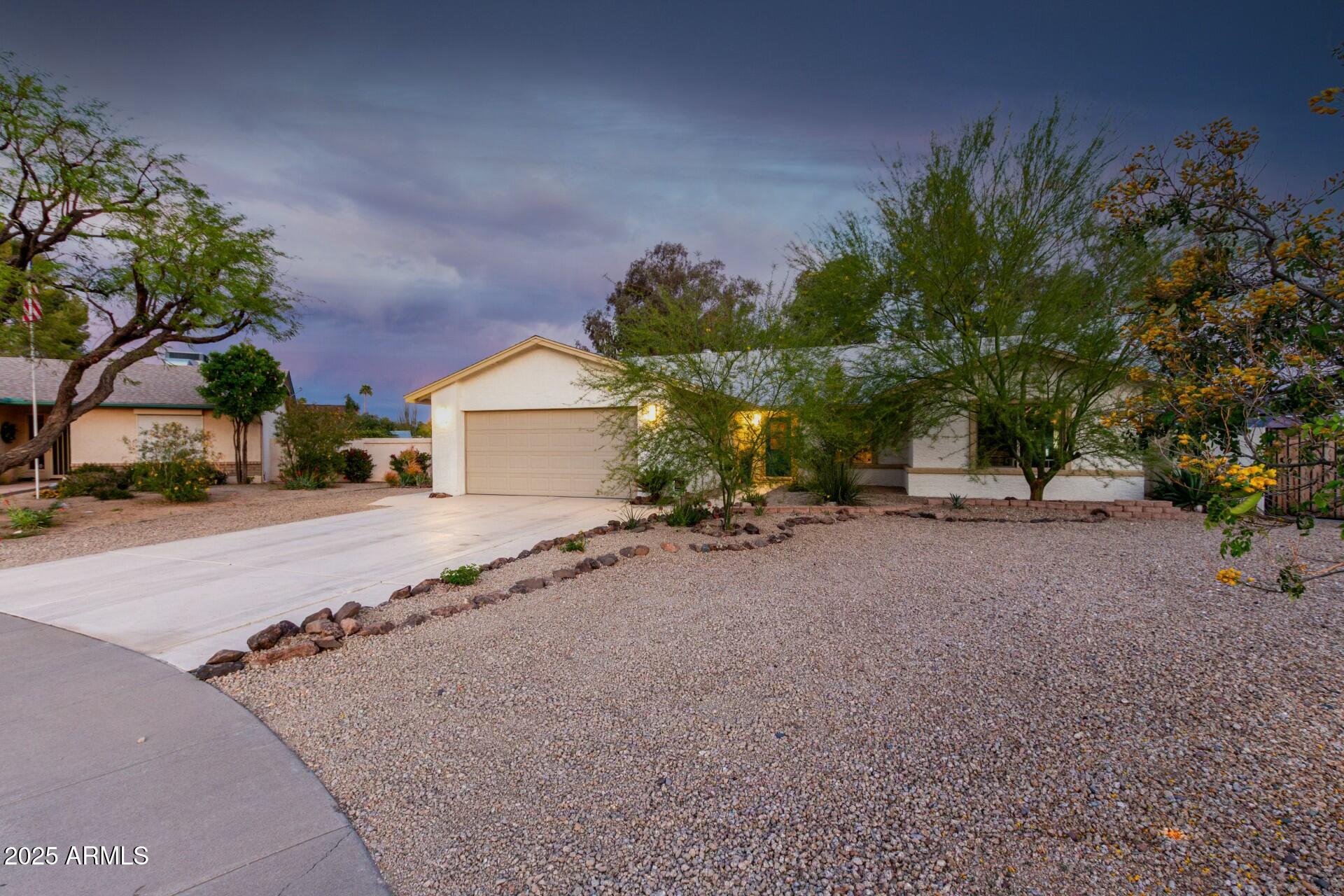 5253 E WALTANN Lane