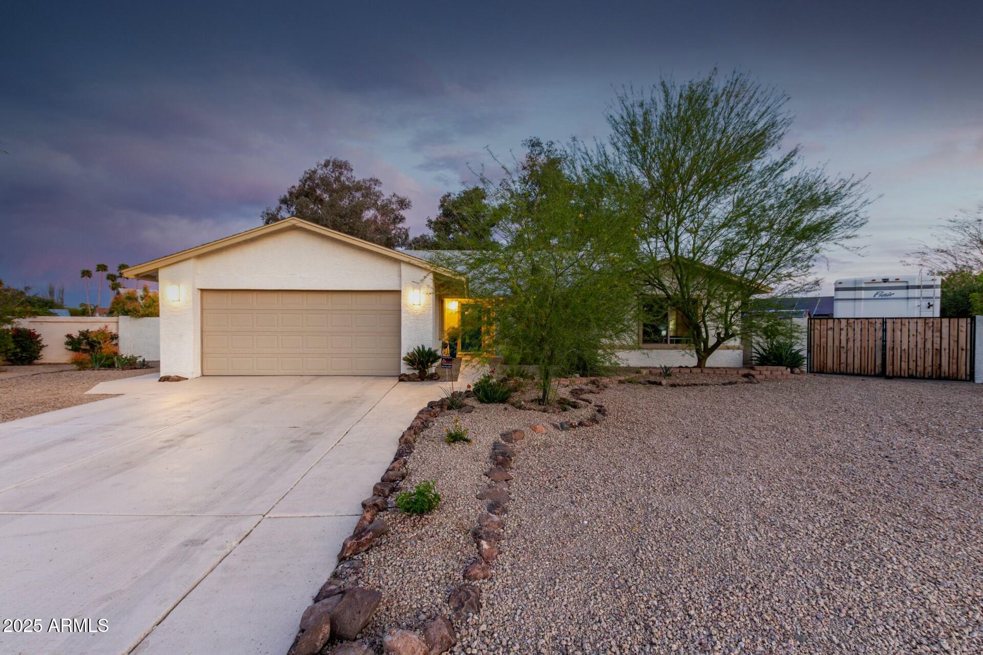 5253 E WALTANN Lane