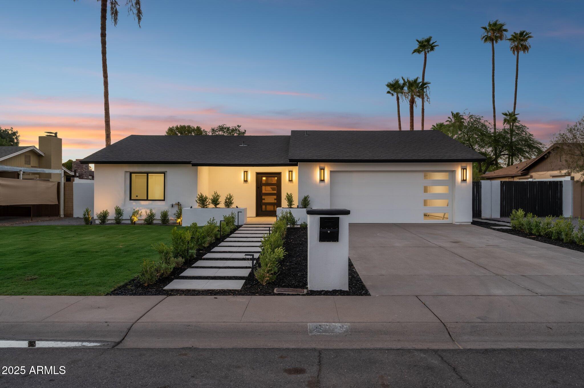 4944 E WINDROSE Drive