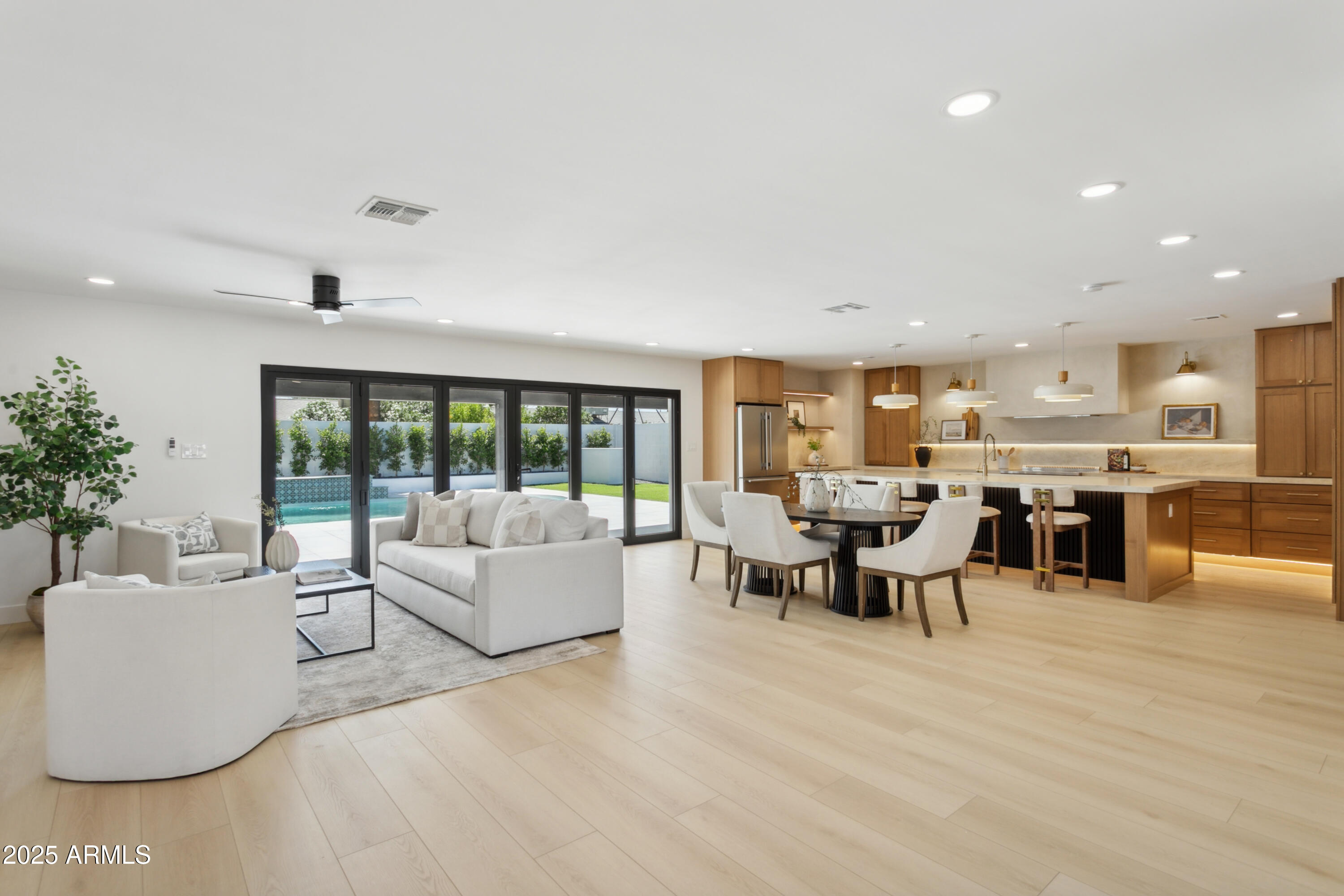 4815 E EVERETT Drive