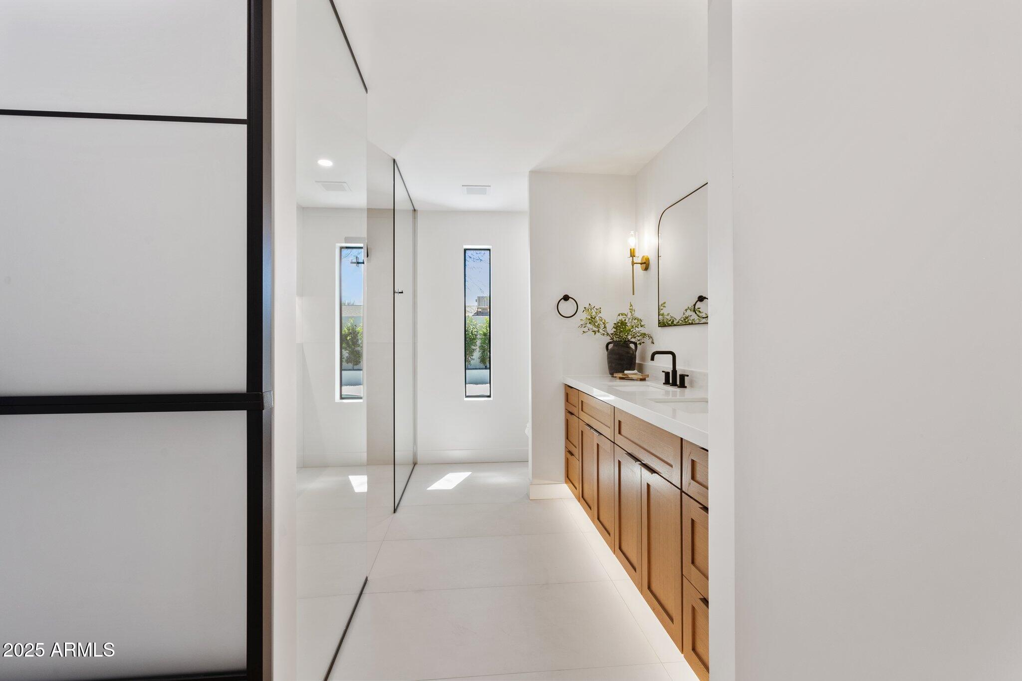 4815 E EVERETT Drive