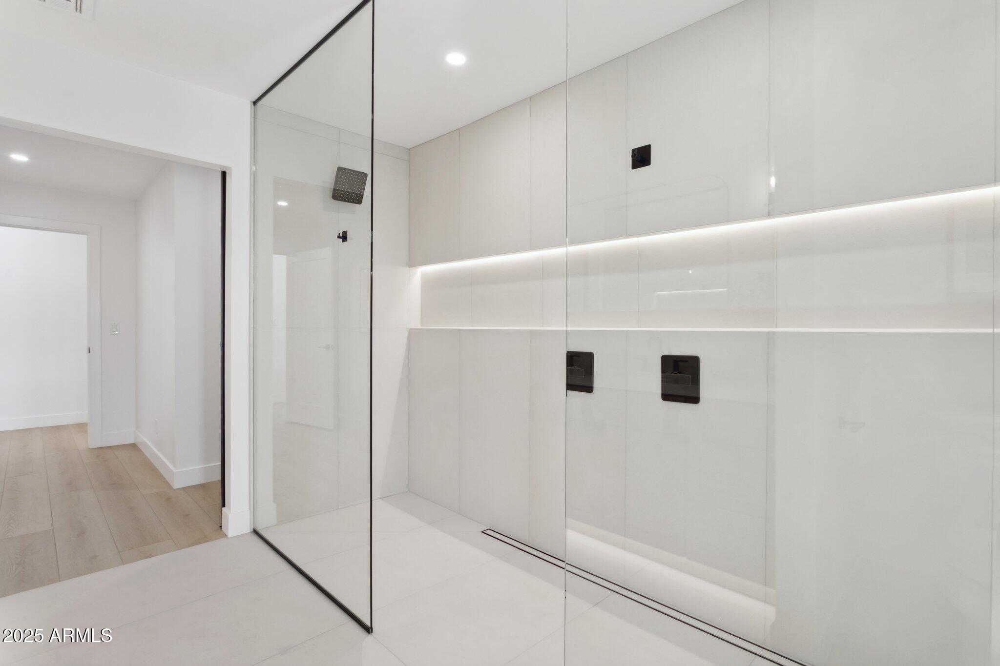 4815 E EVERETT Drive