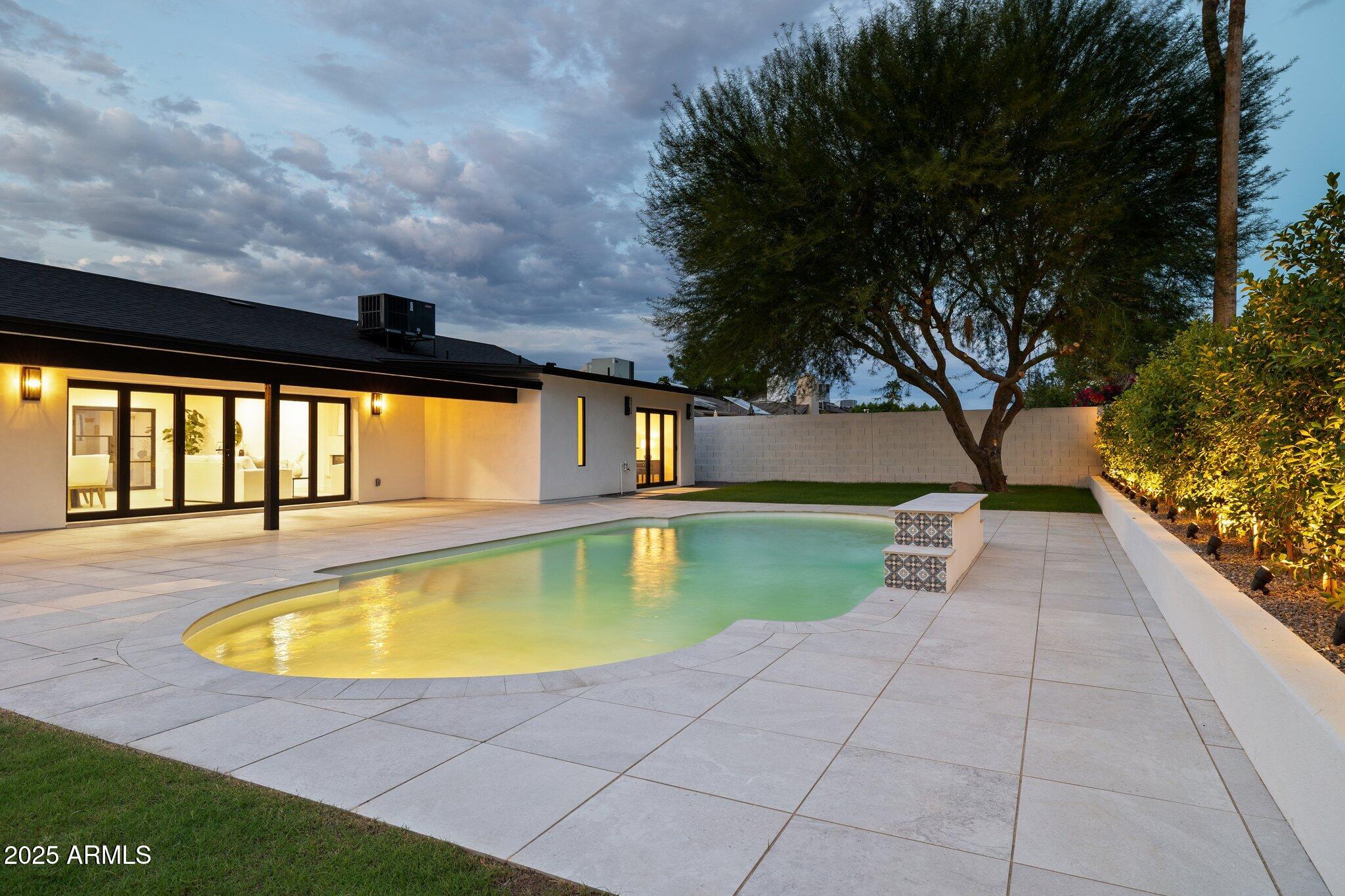 4815 E EVERETT Drive