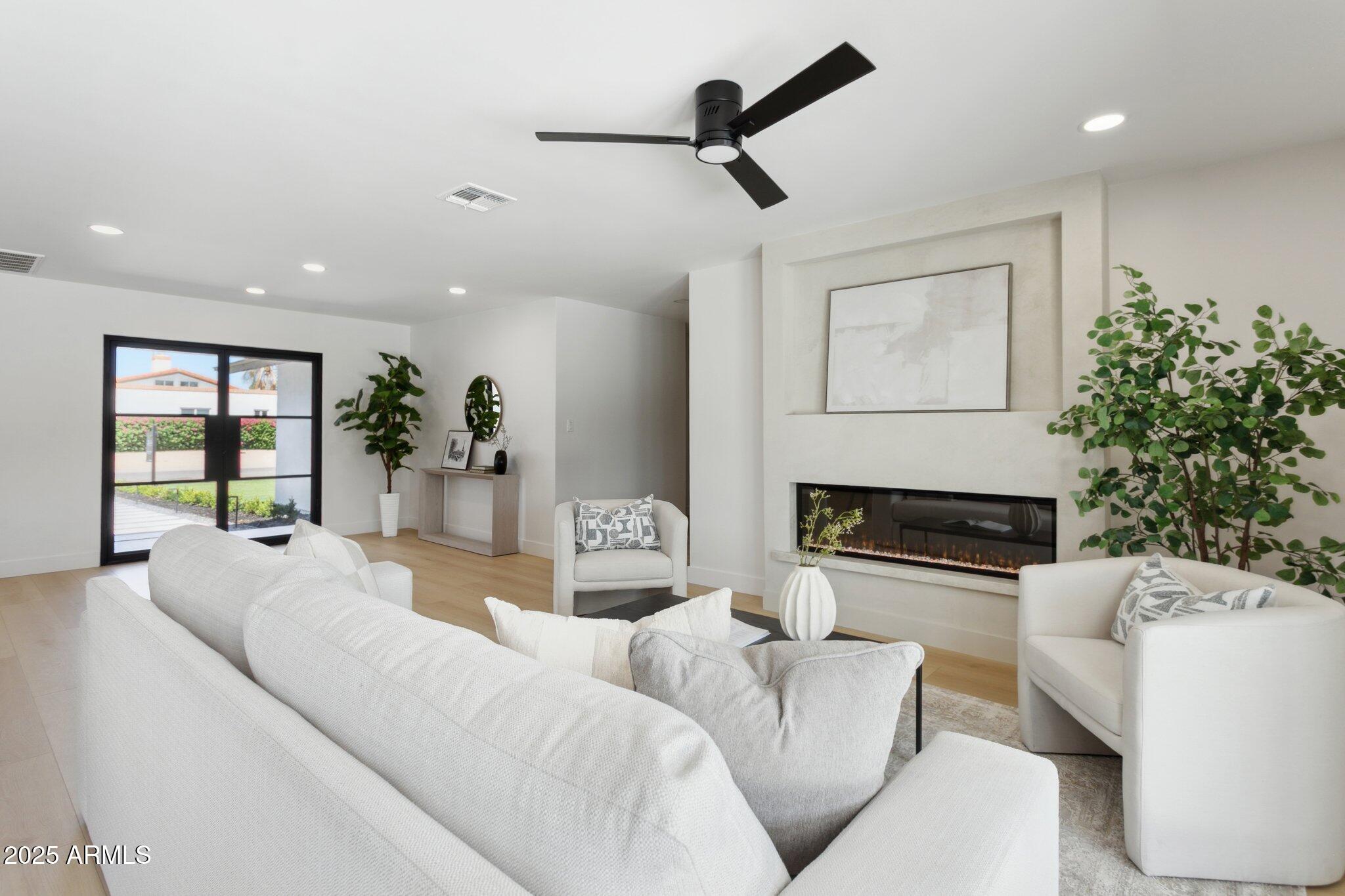 4815 E EVERETT Drive