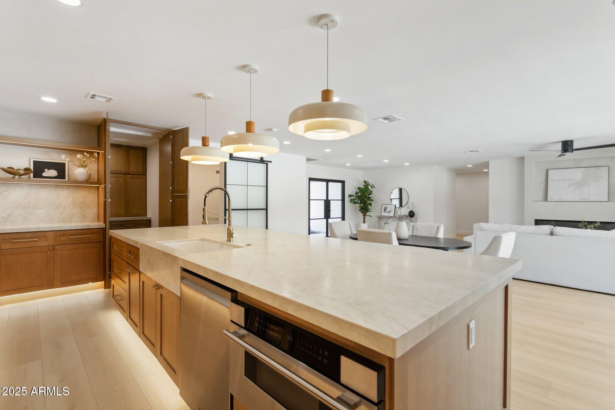 4815 E EVERETT Drive