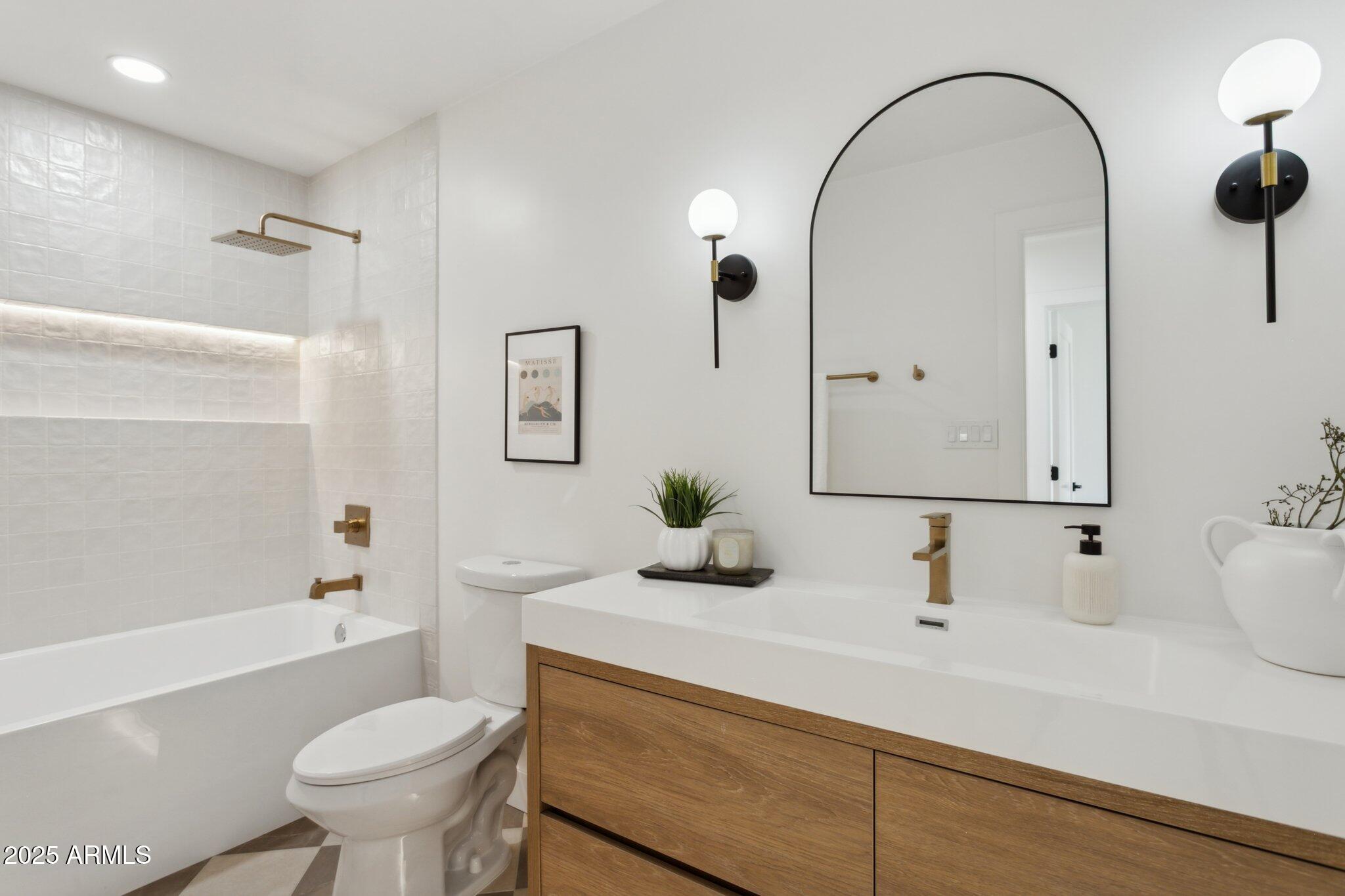 4815 E EVERETT Drive