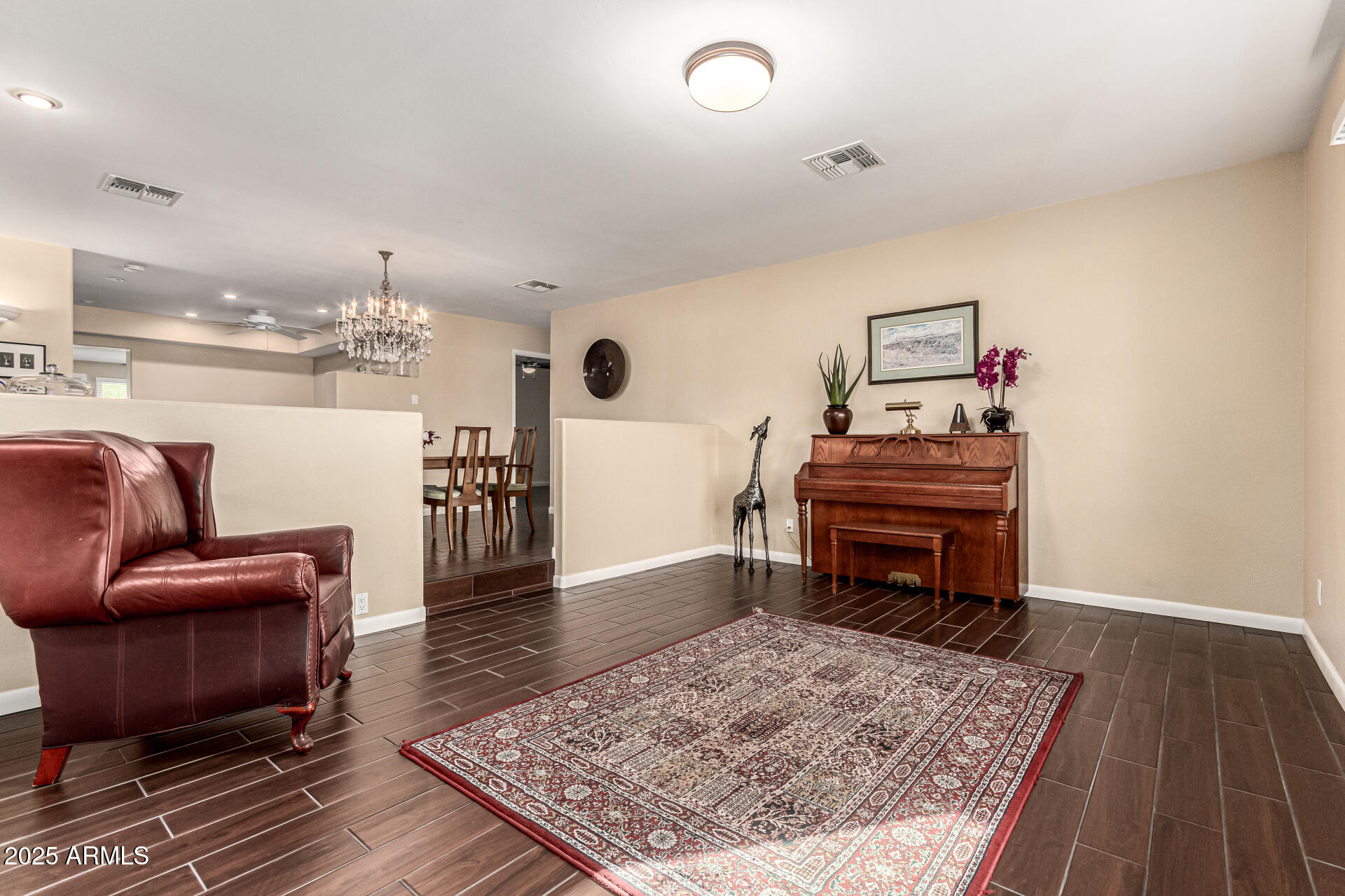 5129 E VOLTAIRE Avenue