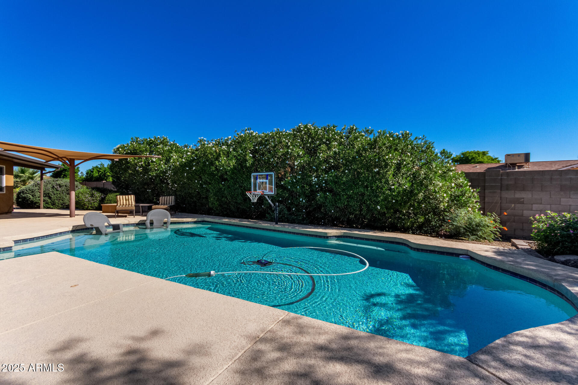 5129 E VOLTAIRE Avenue