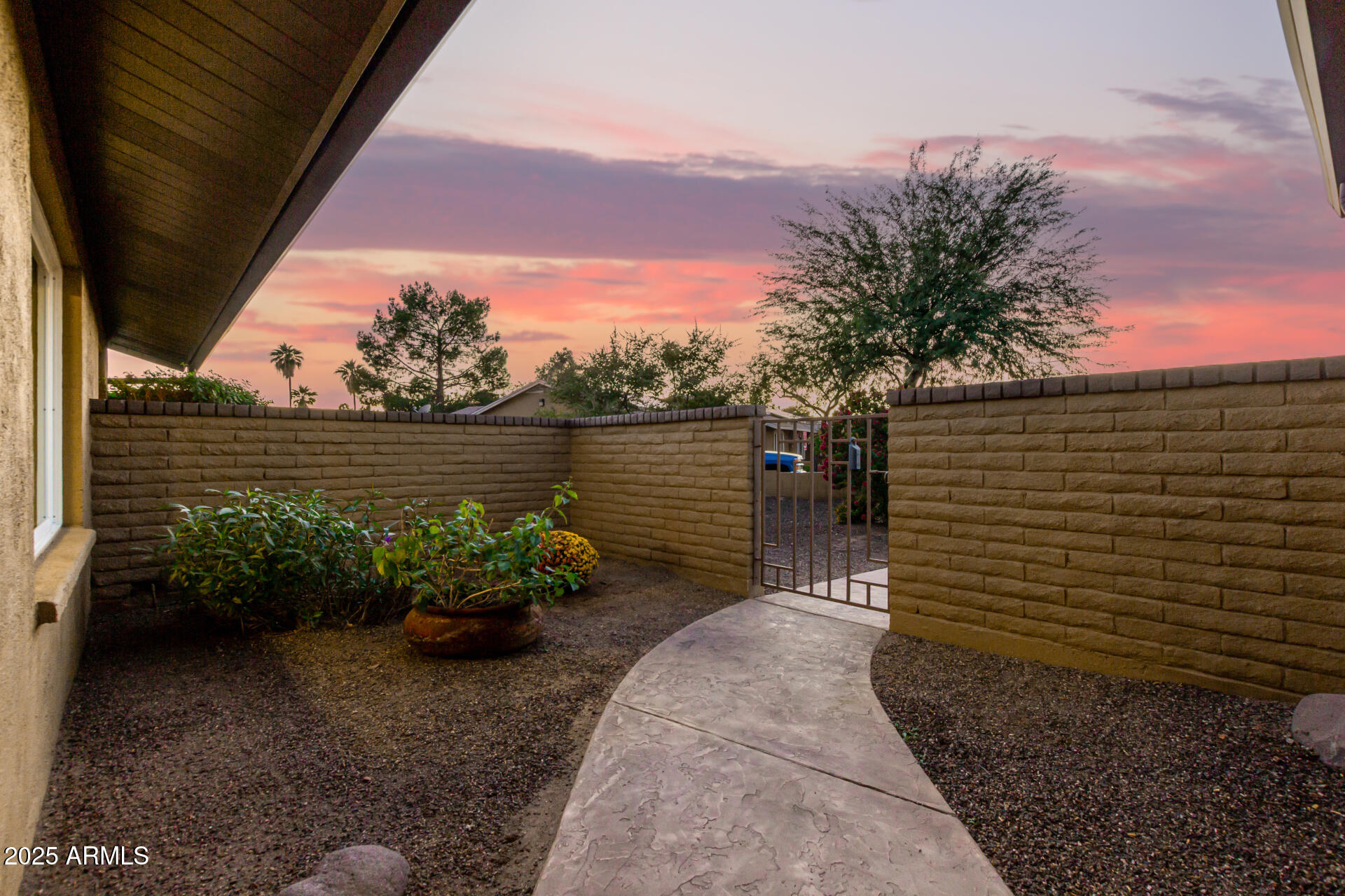 5129 E VOLTAIRE Avenue