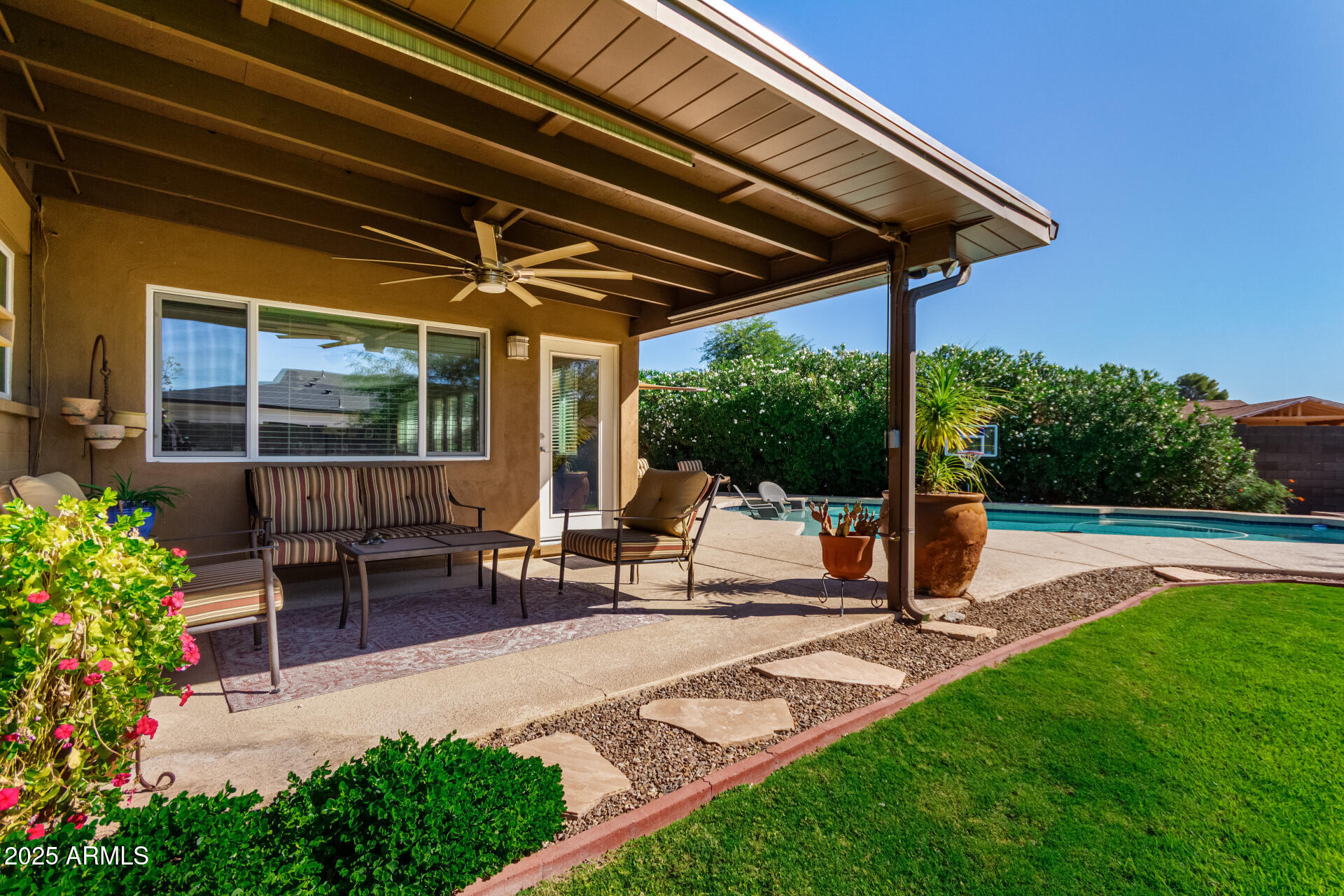 5129 E VOLTAIRE Avenue