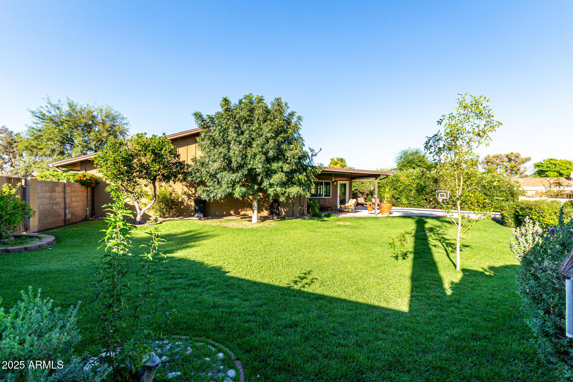 5129 E VOLTAIRE Avenue