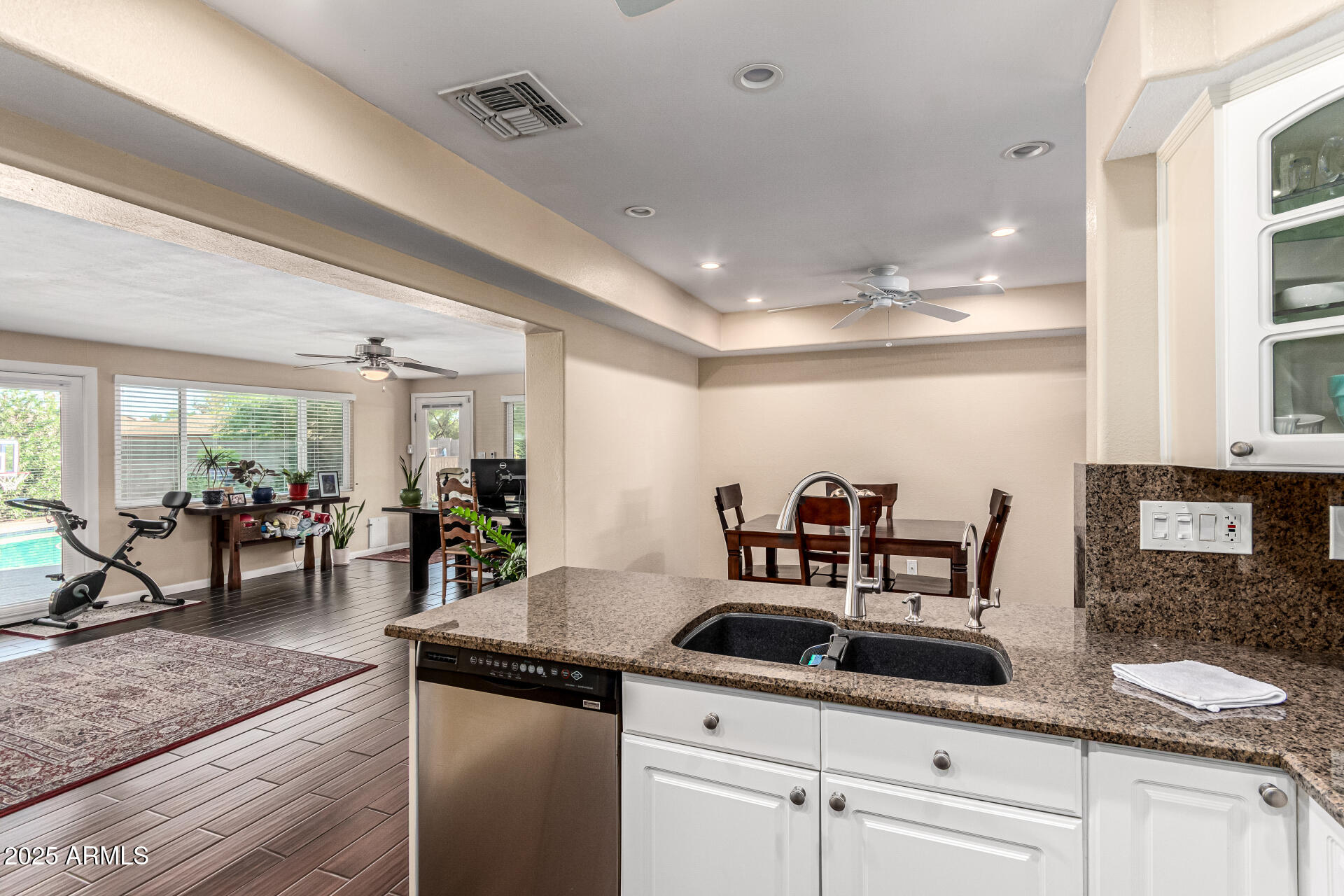 5129 E VOLTAIRE Avenue