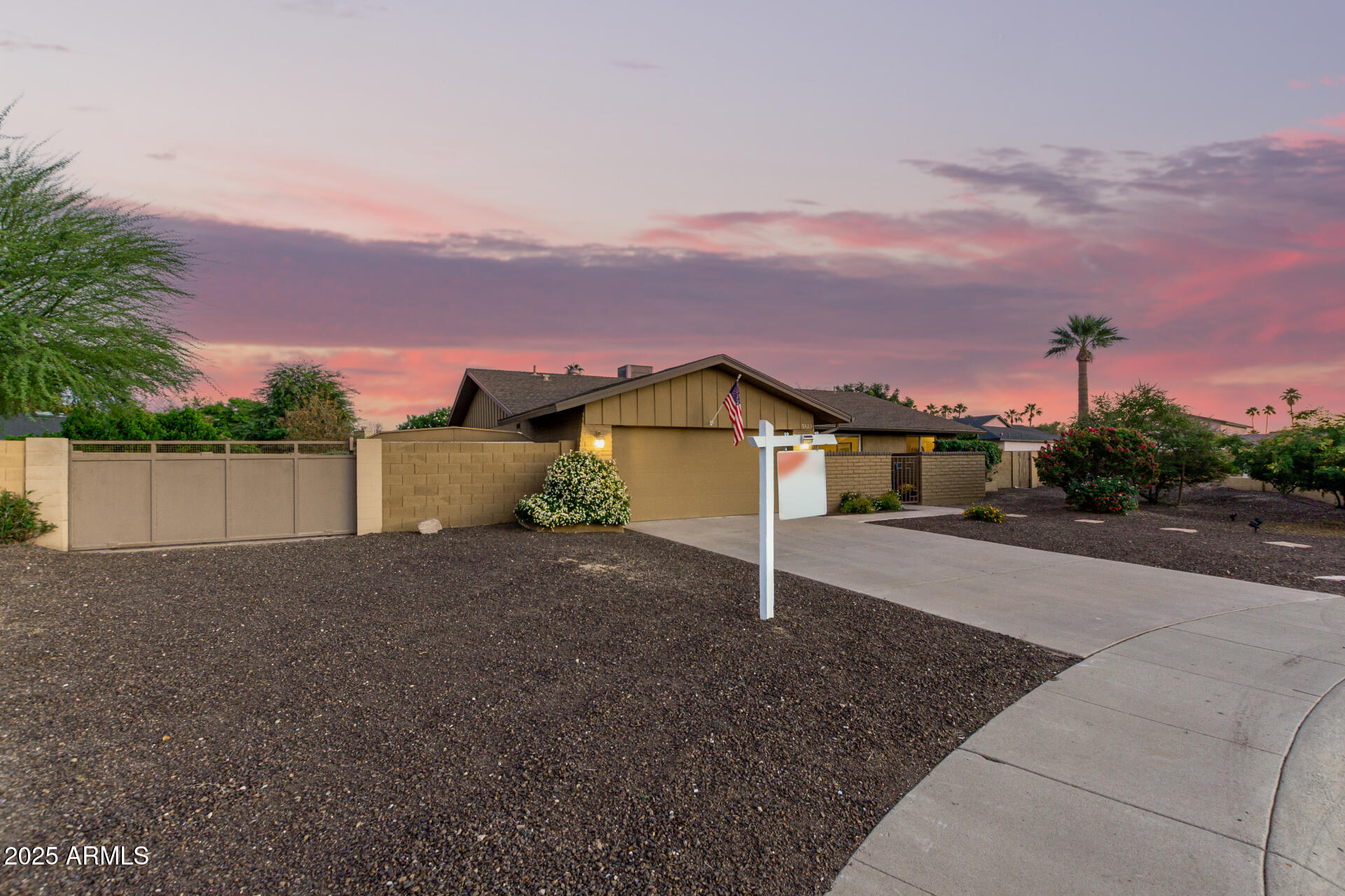 5129 E VOLTAIRE Avenue