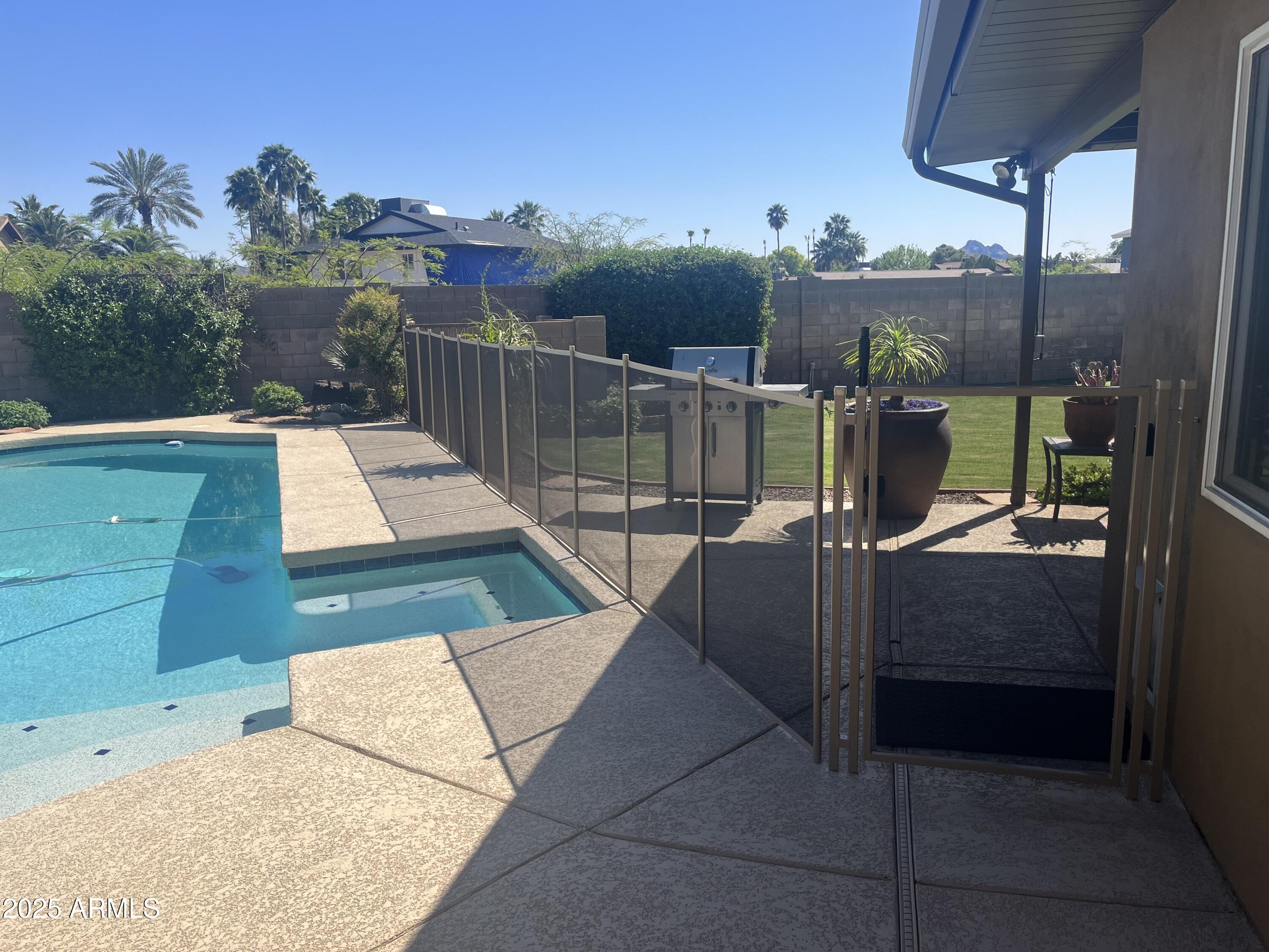 5129 E VOLTAIRE Avenue