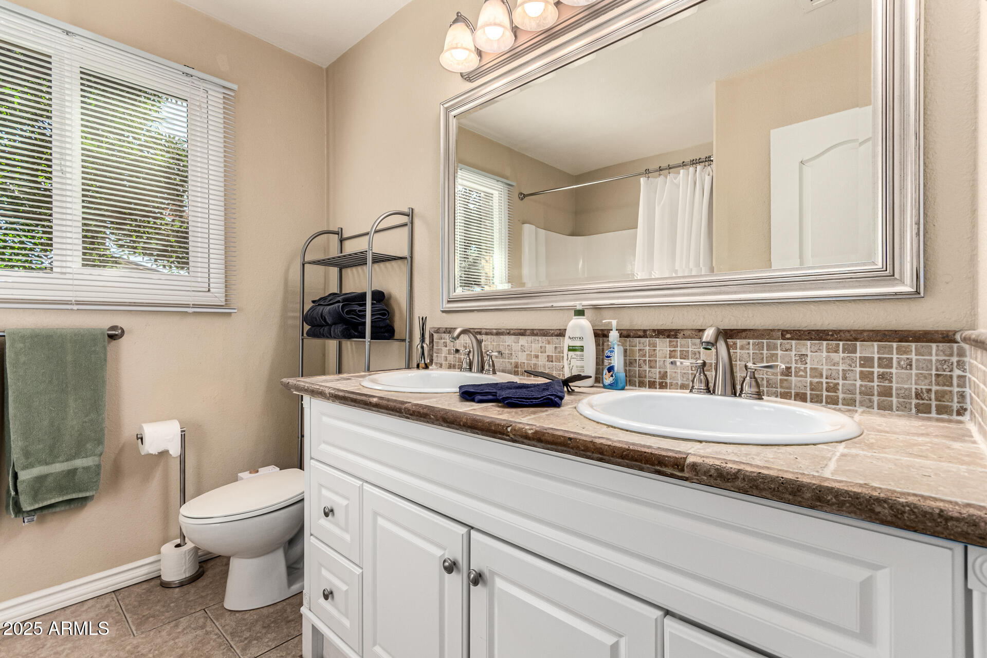 5129 E VOLTAIRE Avenue