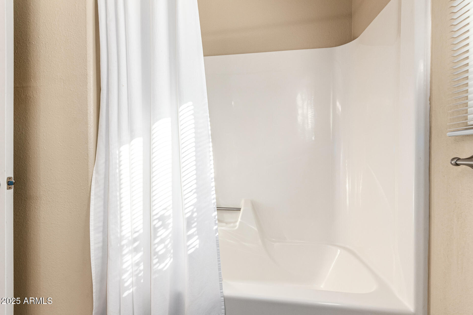 5129 E VOLTAIRE Avenue