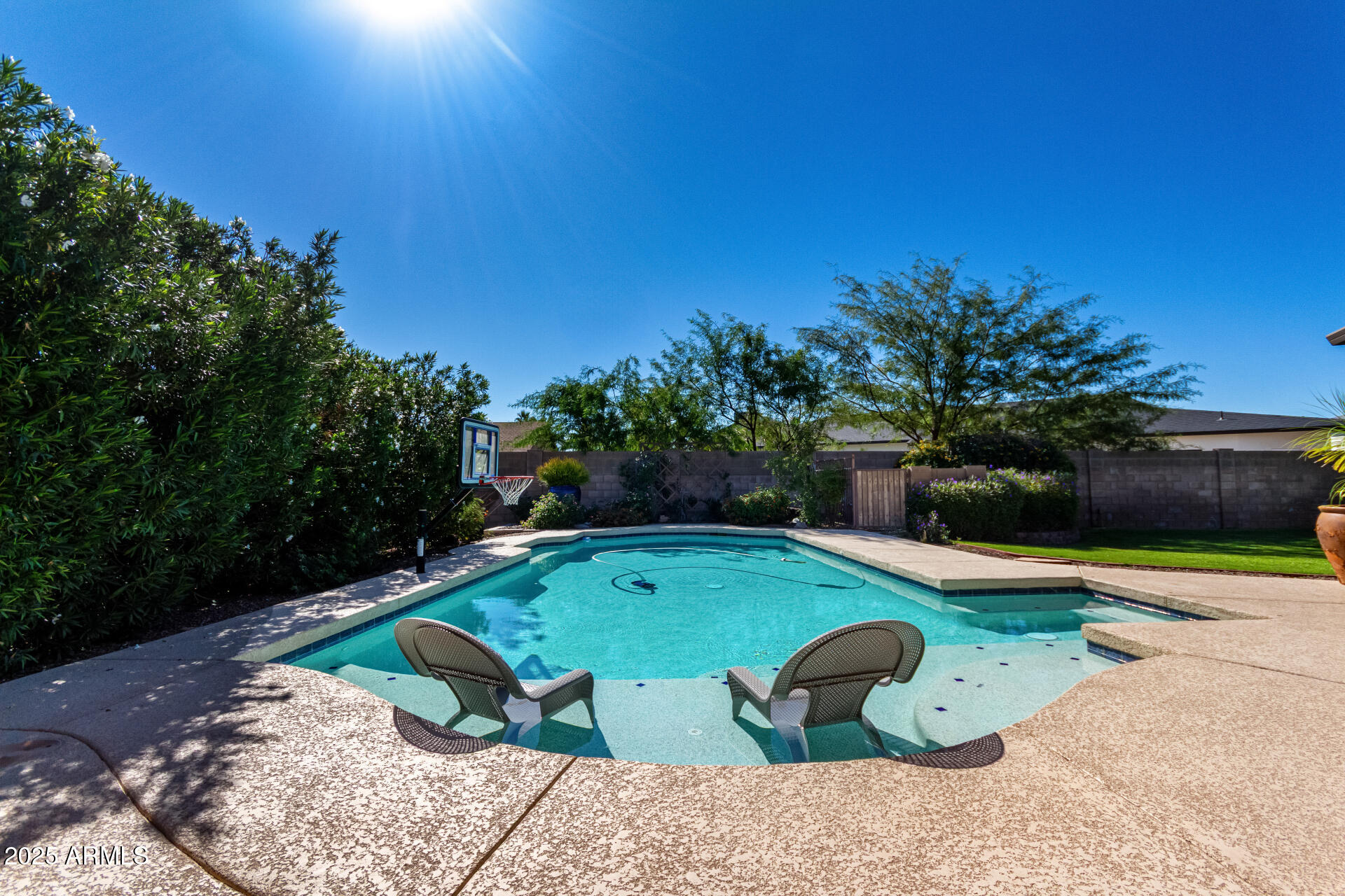 5129 E VOLTAIRE Avenue