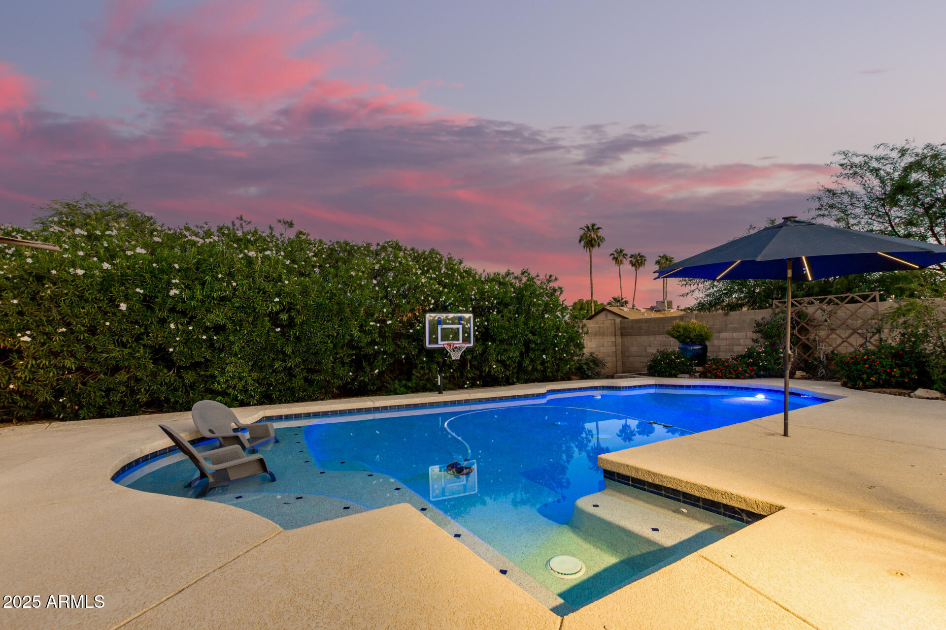 5129 E VOLTAIRE Avenue