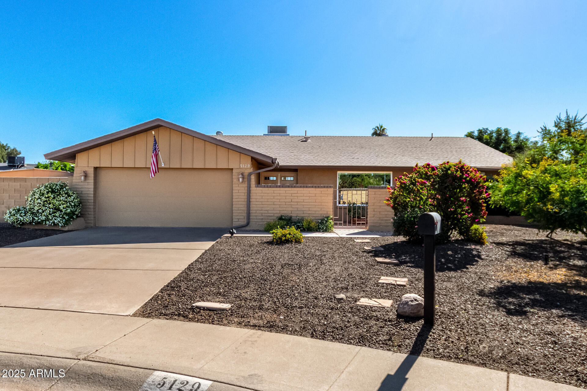 5129 E VOLTAIRE Avenue