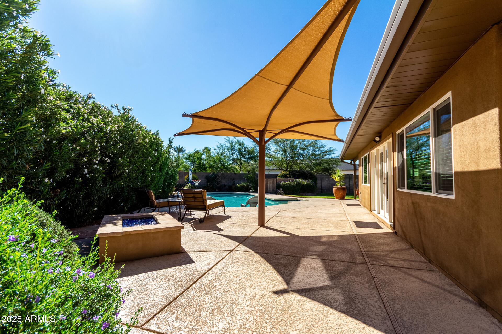 5129 E VOLTAIRE Avenue