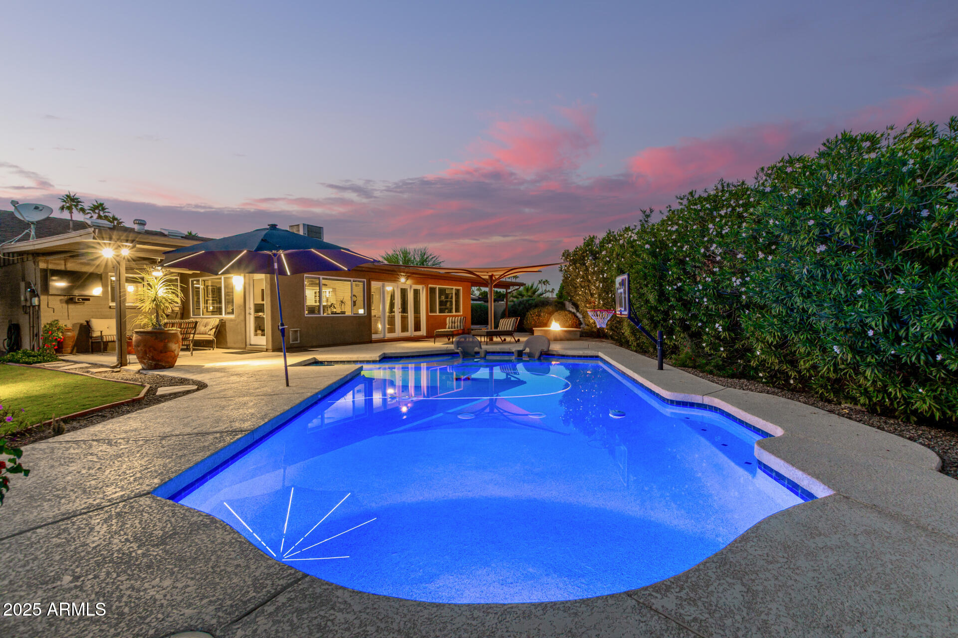 5129 E VOLTAIRE Avenue